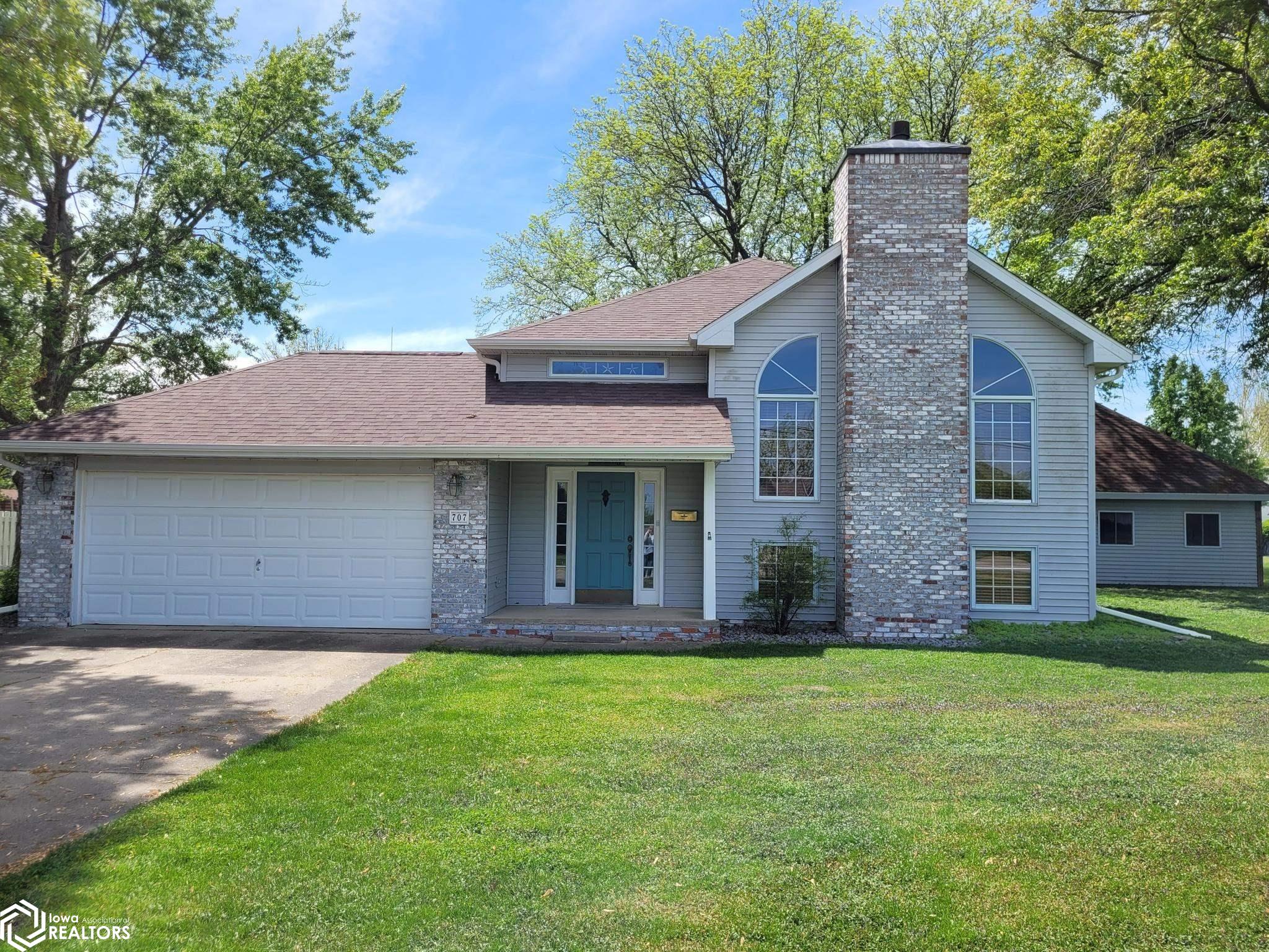 707 E Pleasant Valley Street, Sigourney, Iowa image 1