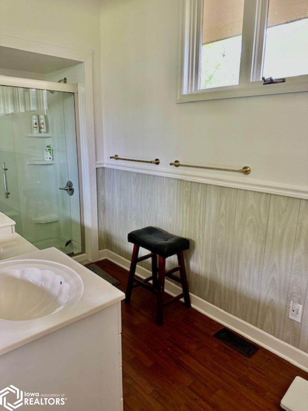 6124 Nikonha Place, Burlington, Iowa image 26