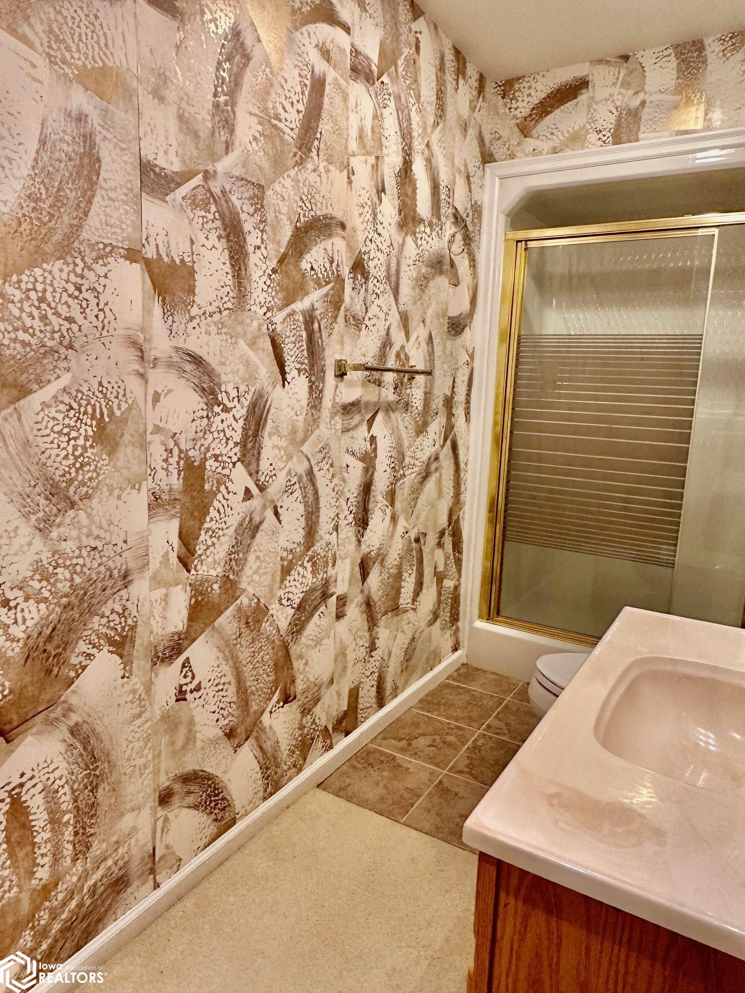 6124 Nikonha Place, Burlington, Iowa image 30