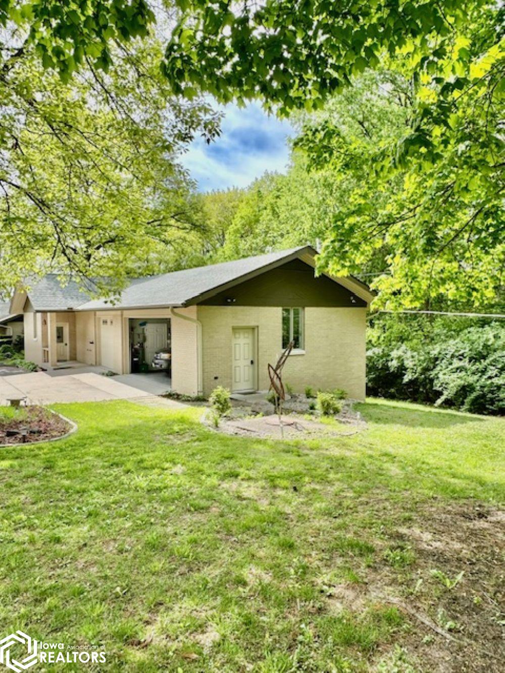 6124 Nikonha Place, Burlington, Iowa image 33