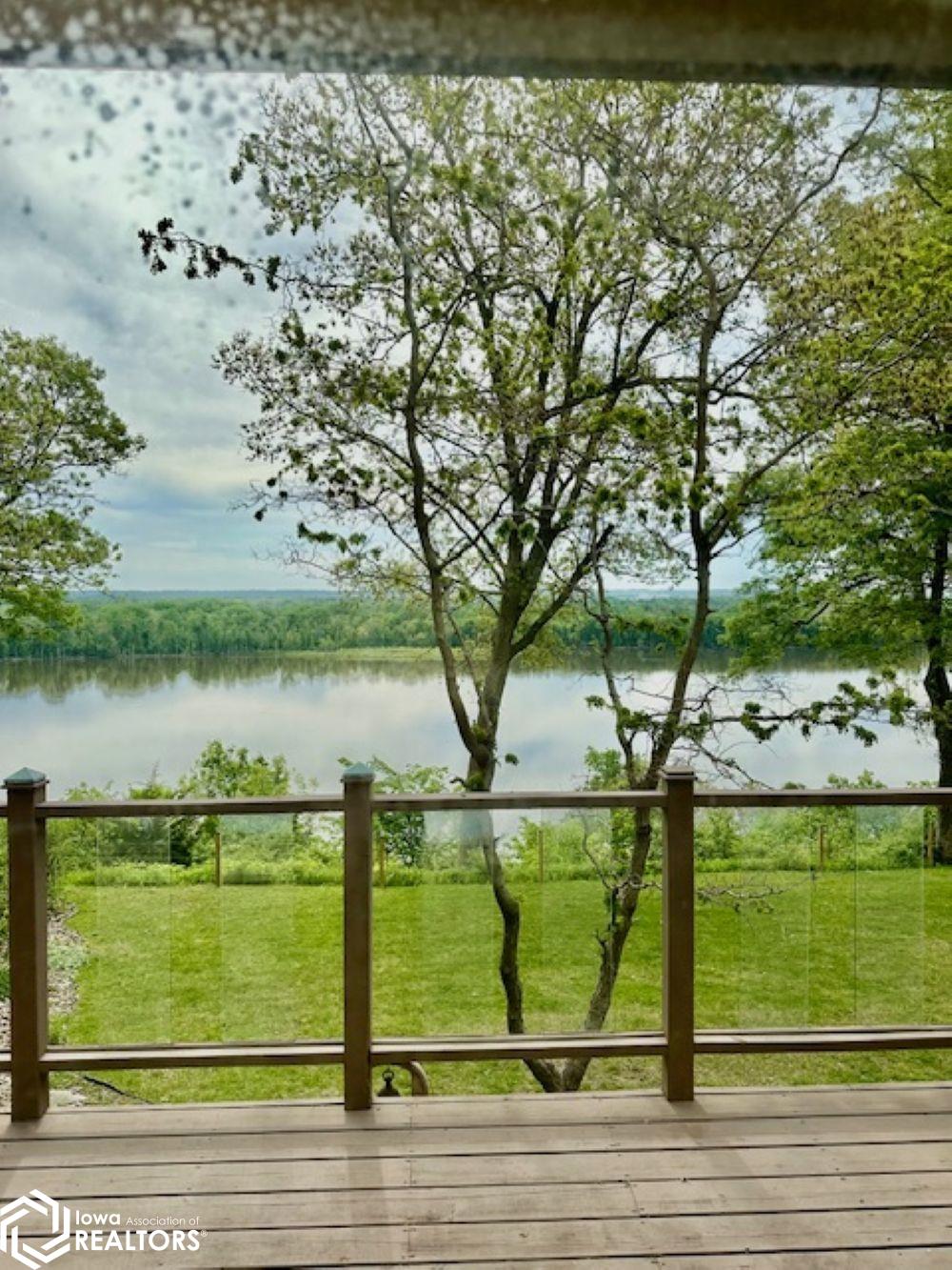 6124 Nikonha Place, Burlington, Iowa image 34