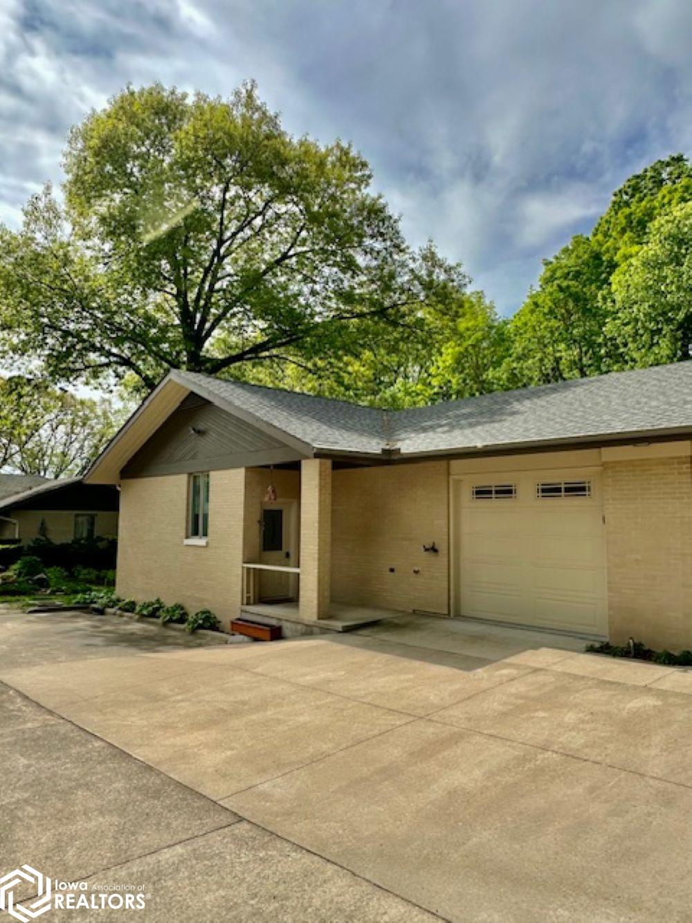 6124 Nikonha Place, Burlington, Iowa image 39