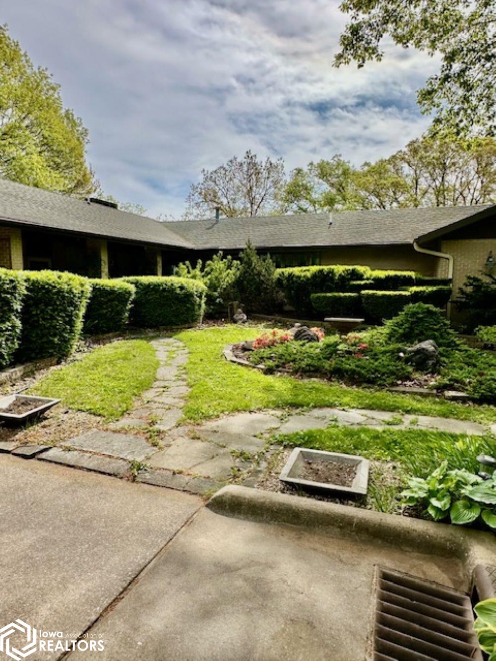 6124 Nikonha Place, Burlington, Iowa image 41