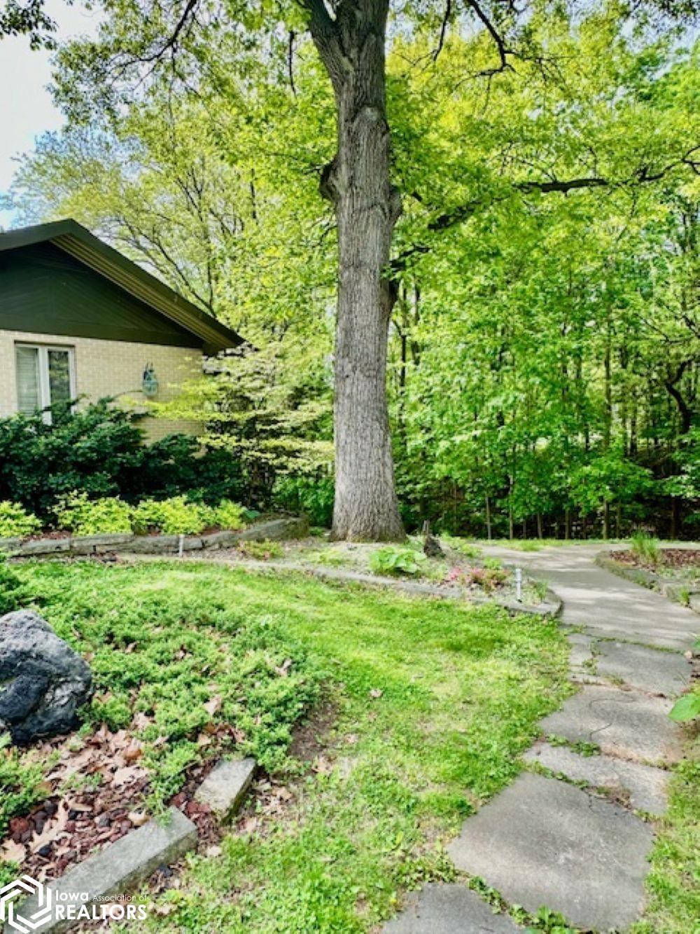 6124 Nikonha Place, Burlington, Iowa image 42