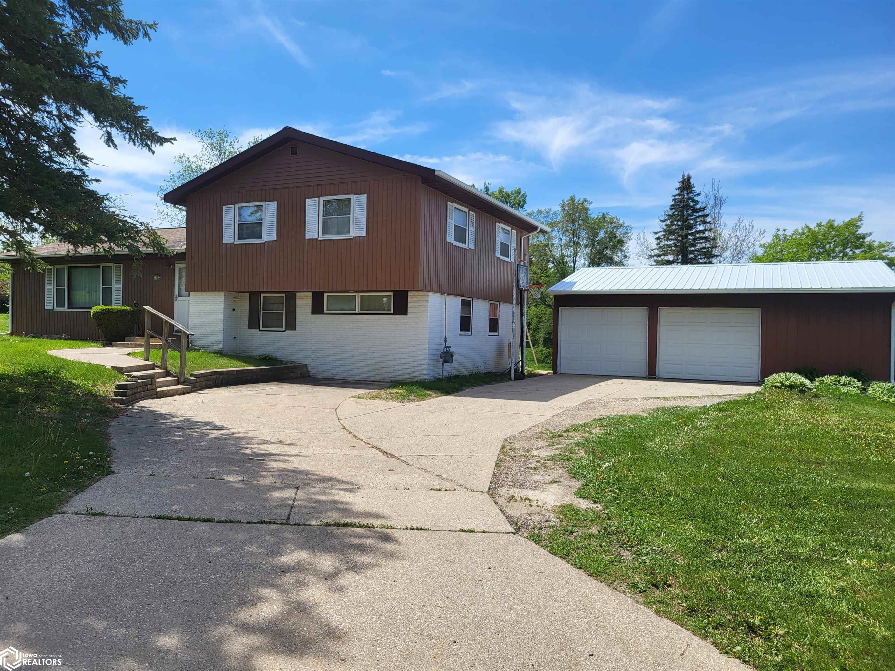 2502 Reyclif Drive, Marshalltown, Iowa image 1