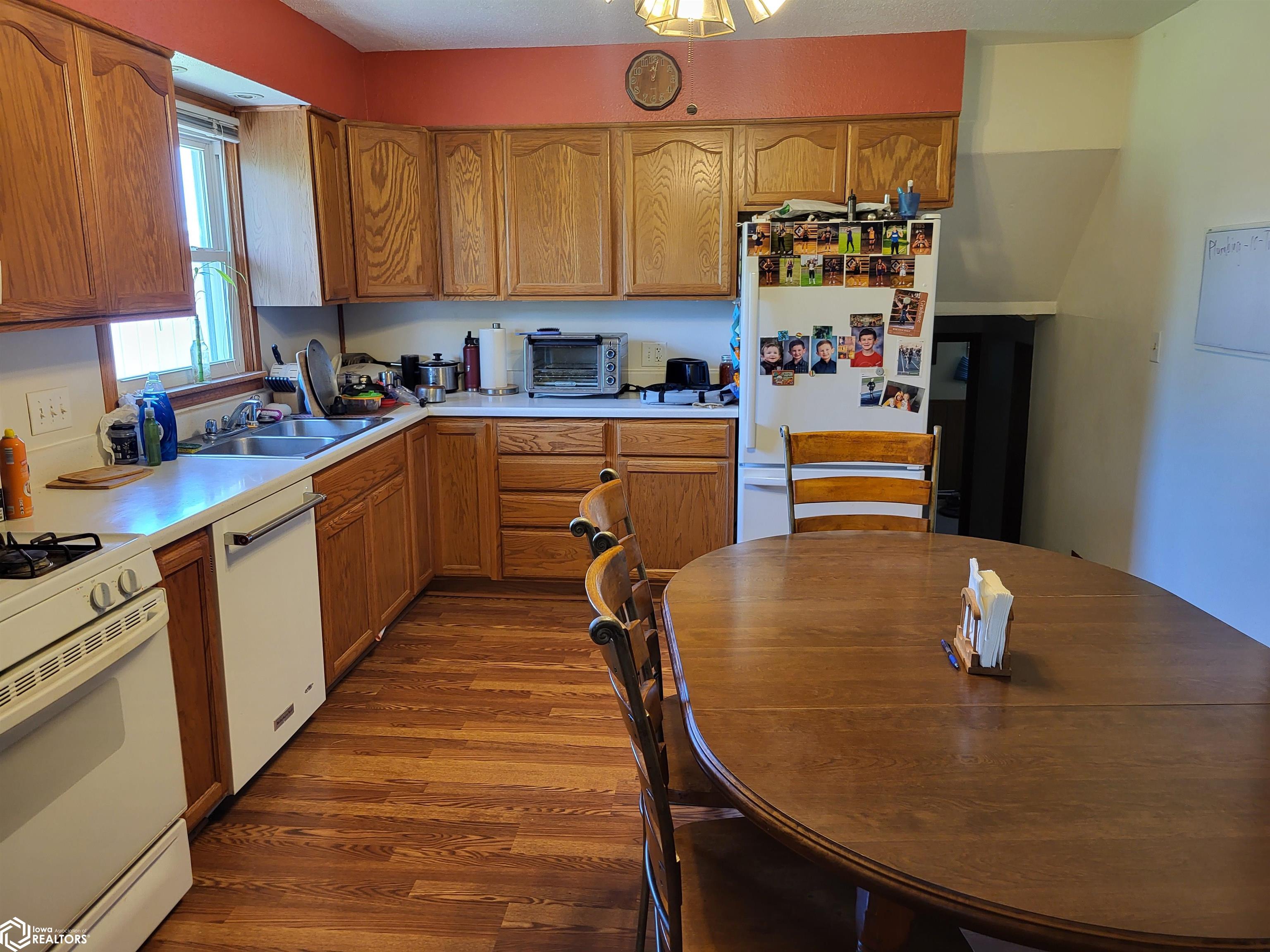 2502 Reyclif Drive, Marshalltown, Iowa image 6