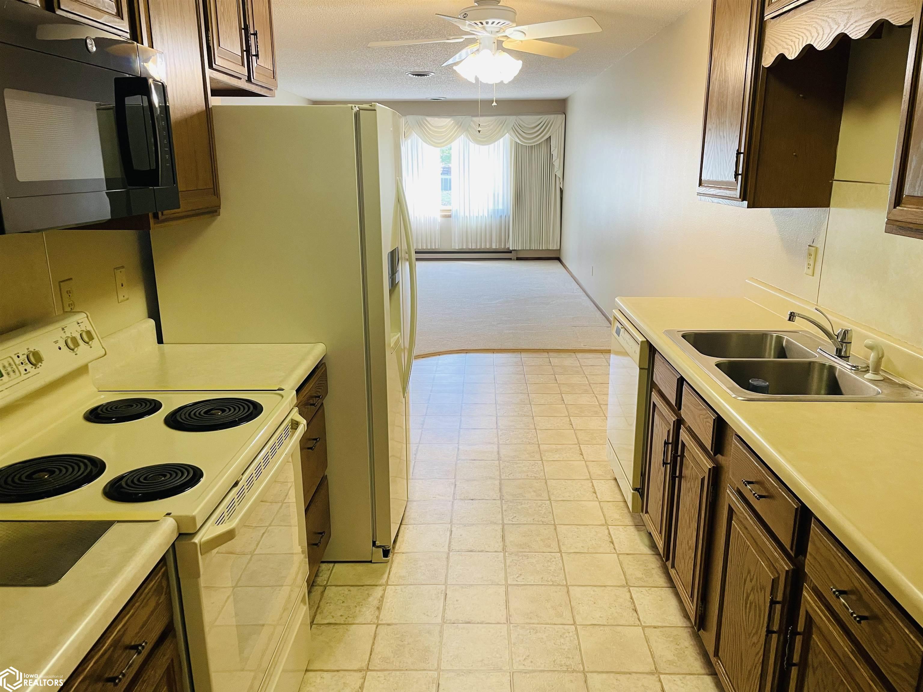 403 2nd Avenue #4, Oskaloosa, Iowa image 3