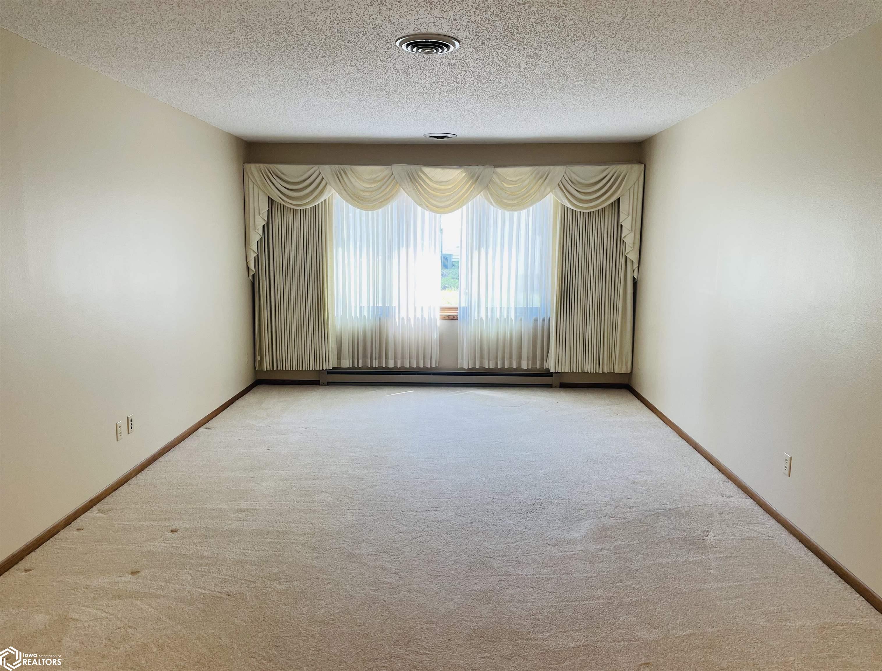 403 2nd Avenue #4, Oskaloosa, Iowa image 4