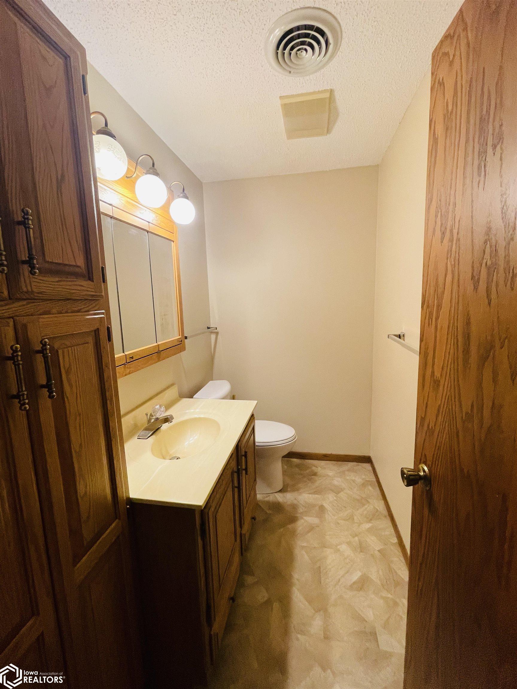 403 2nd Avenue #4, Oskaloosa, Iowa image 5