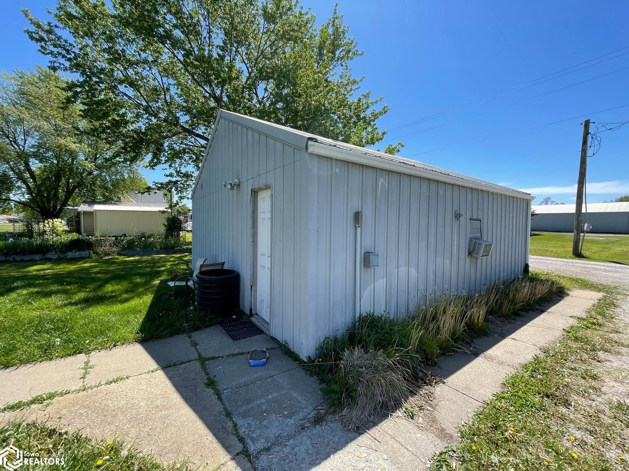 516 W Lee Street, Seymour, Iowa image 2