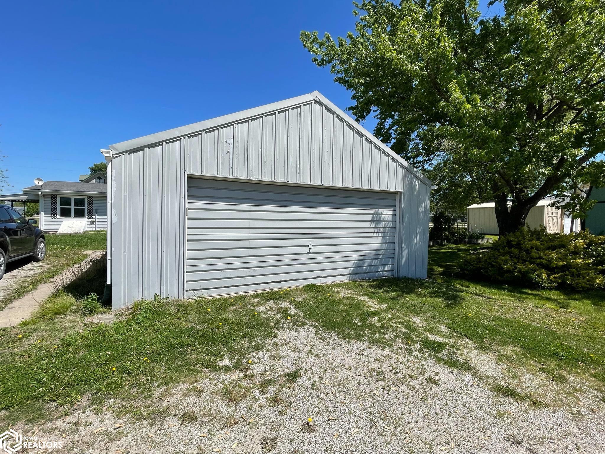 516 W Lee Street, Seymour, Iowa image 3