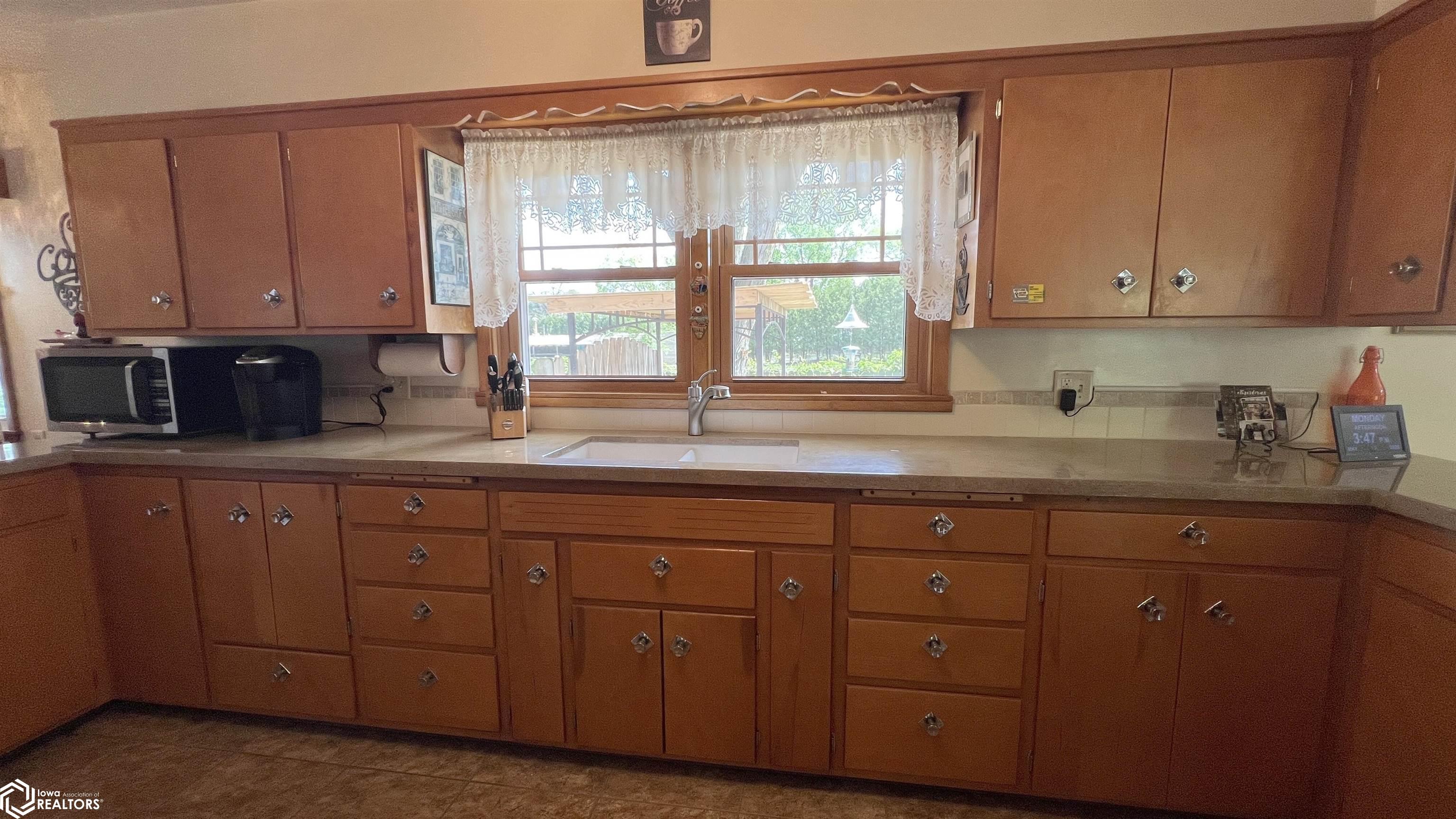 1715 Hillcrest Drive, Mason City, Iowa image 12