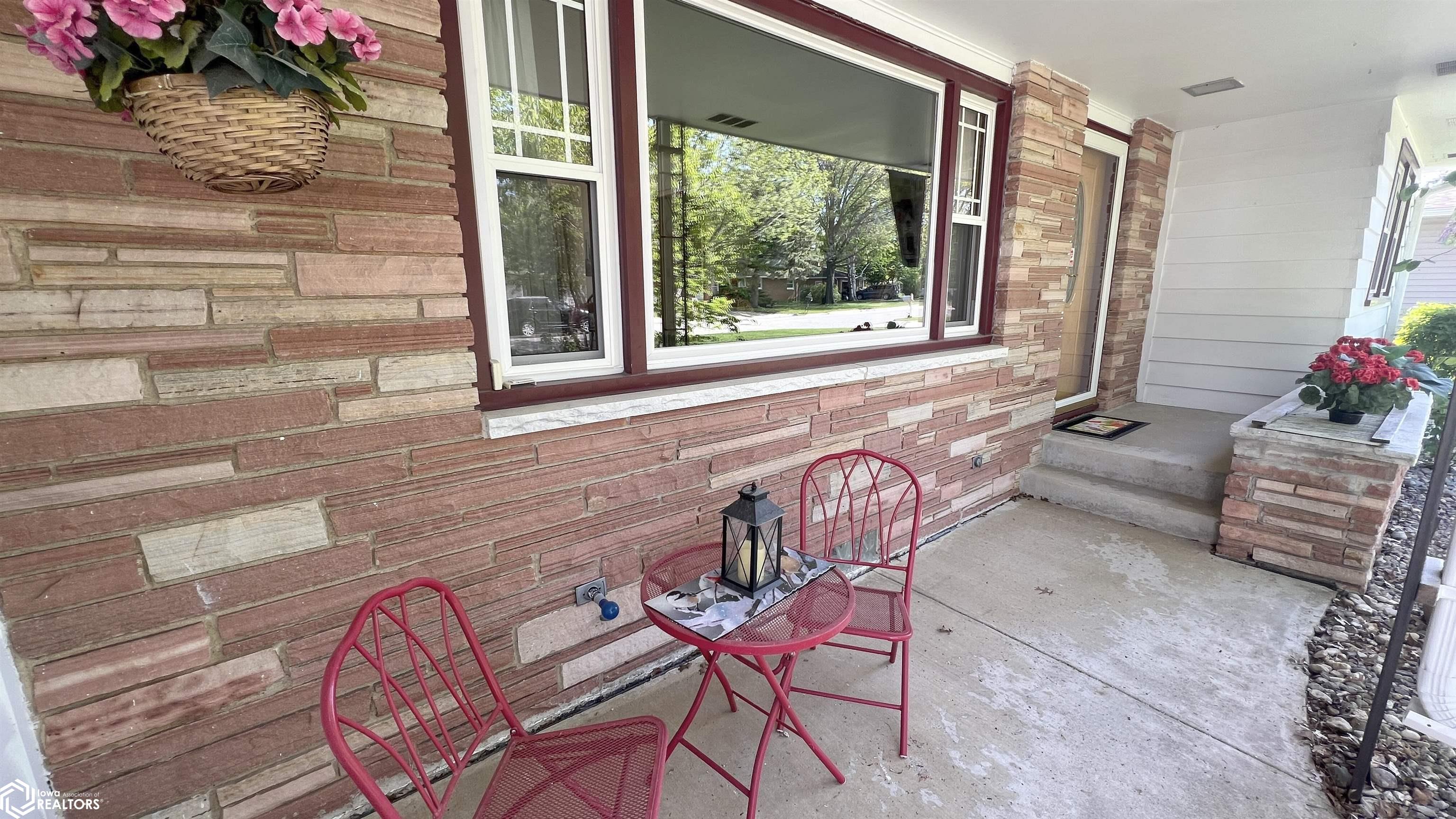 1715 Hillcrest Drive, Mason City, Iowa image 3