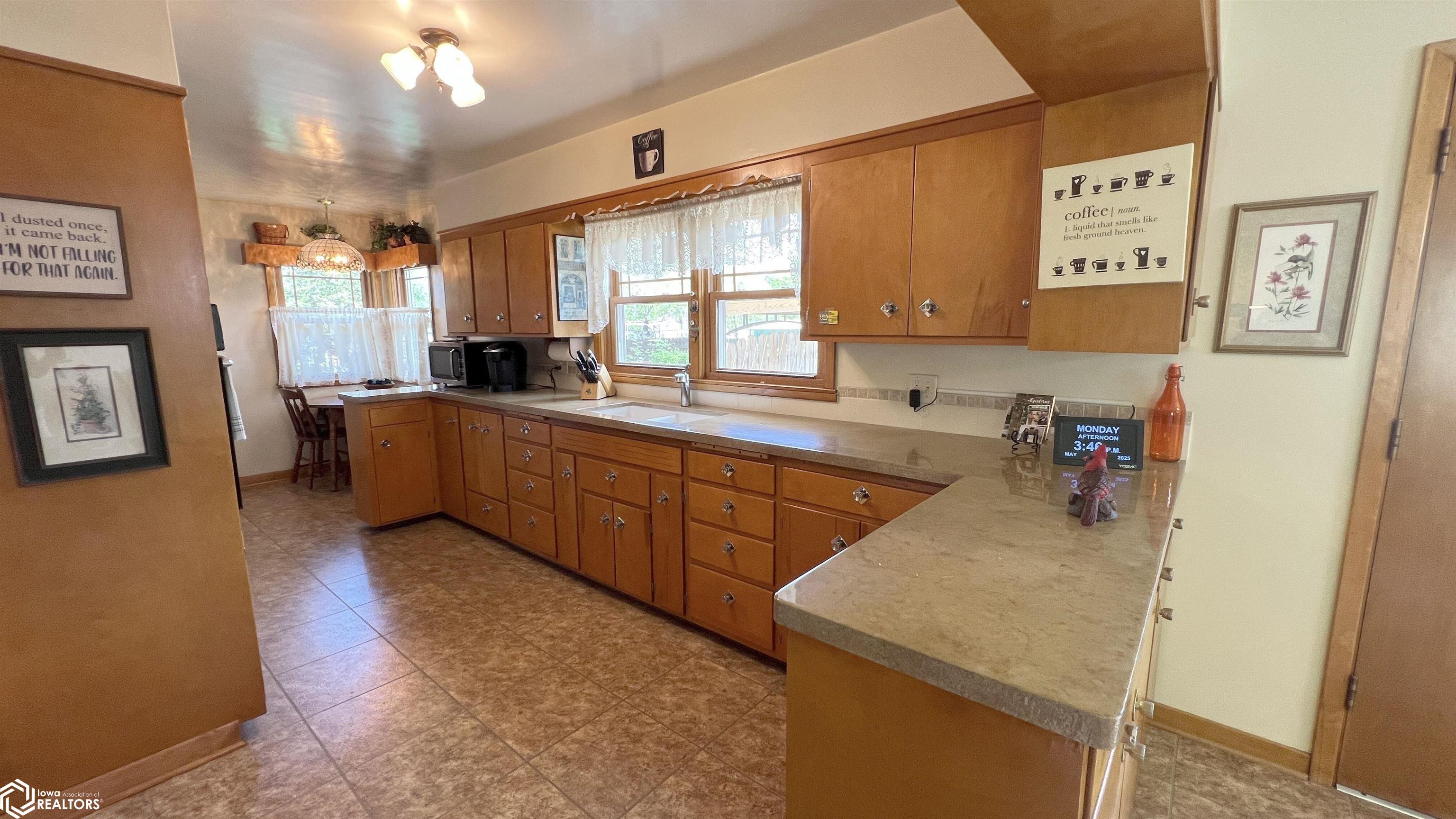 1715 Hillcrest Drive, Mason City, Iowa image 10