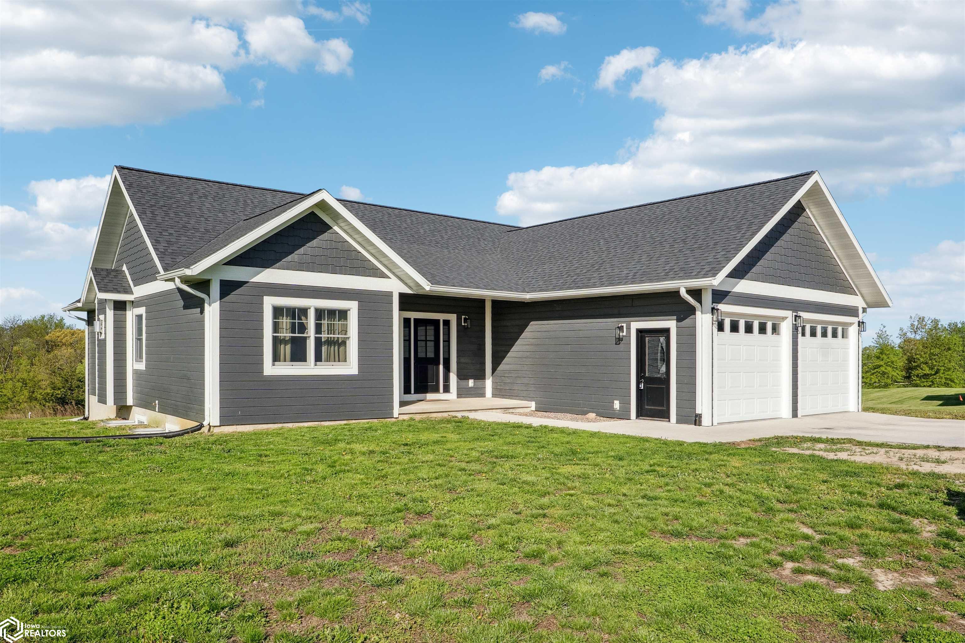 2230 S 32nd, Fairfield, Iowa image 2