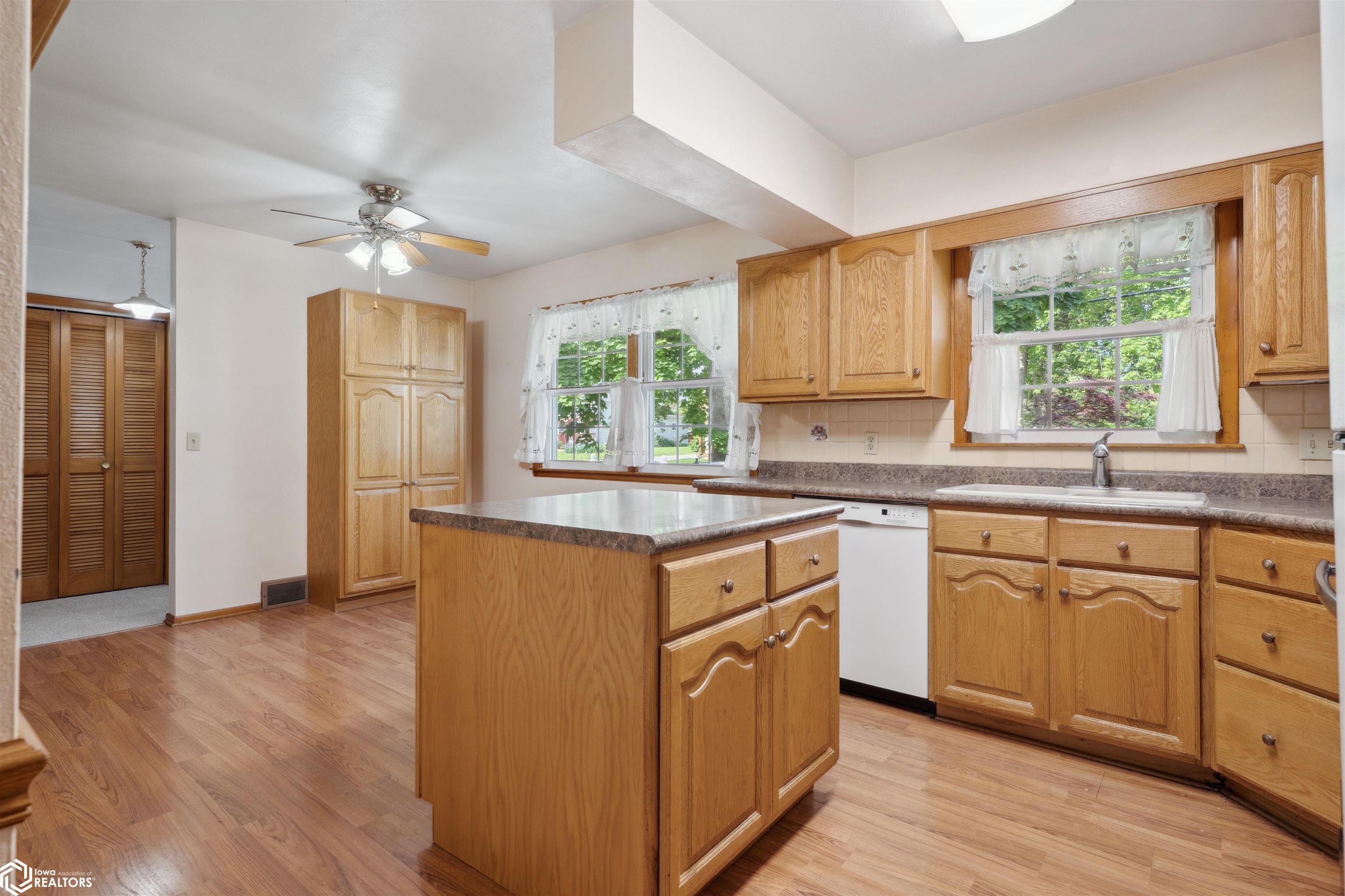 806 N Main St., Mount Pleasant, Iowa image 9