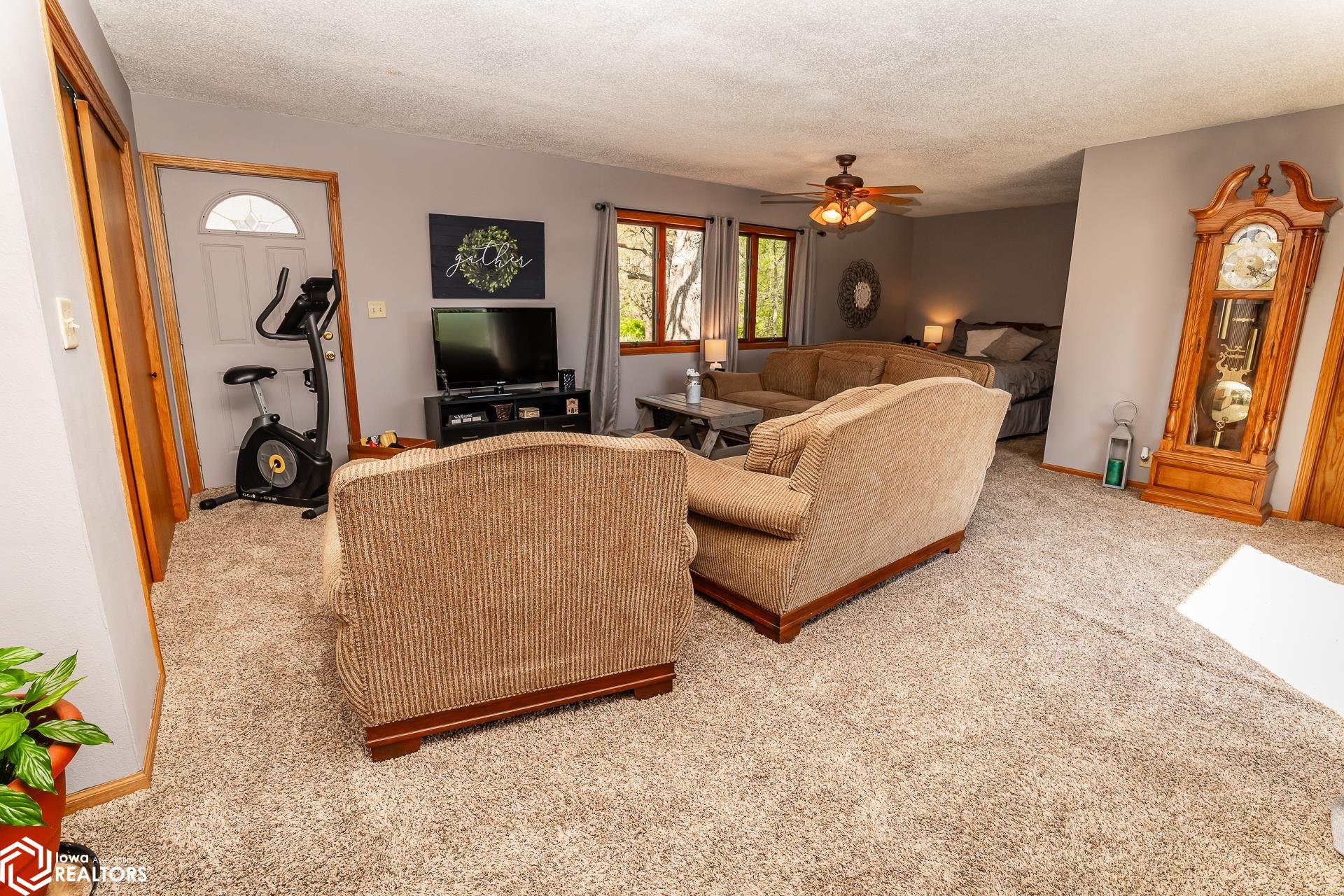 2142 Pine Bend Drive, Garwin, Iowa image 12