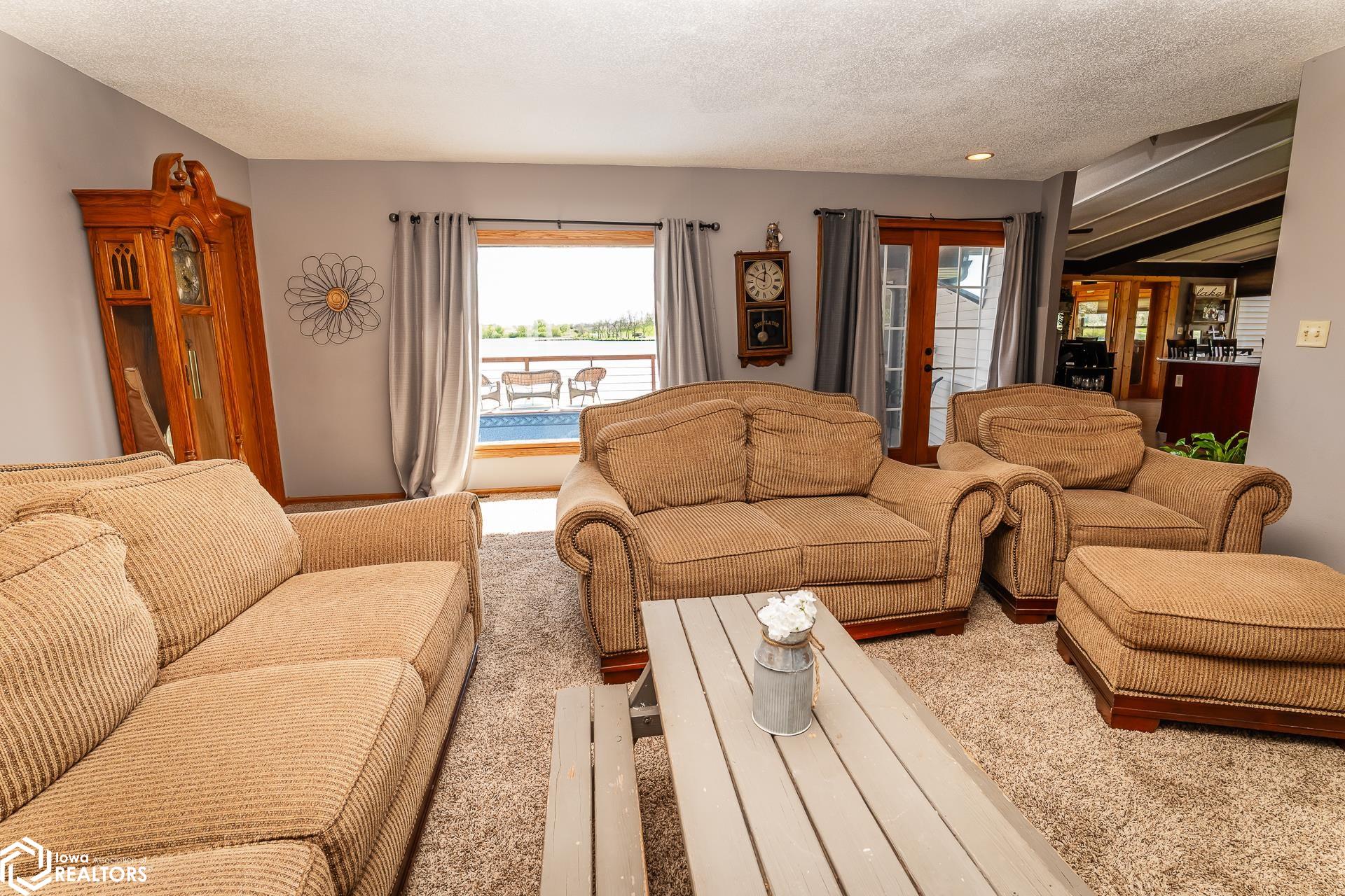 2142 Pine Bend Drive, Garwin, Iowa image 13