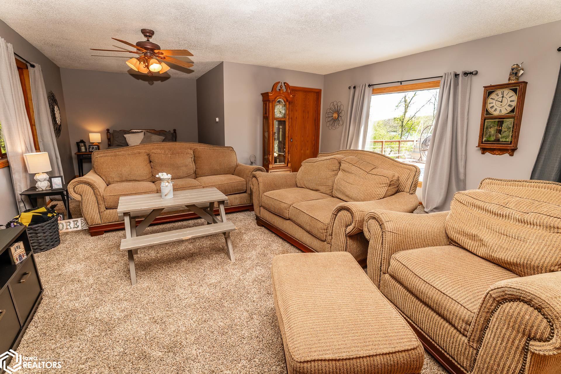 2142 Pine Bend Drive, Garwin, Iowa image 14
