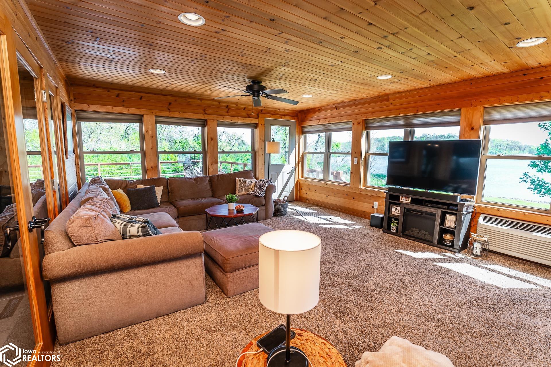2142 Pine Bend Drive, Garwin, Iowa image 15