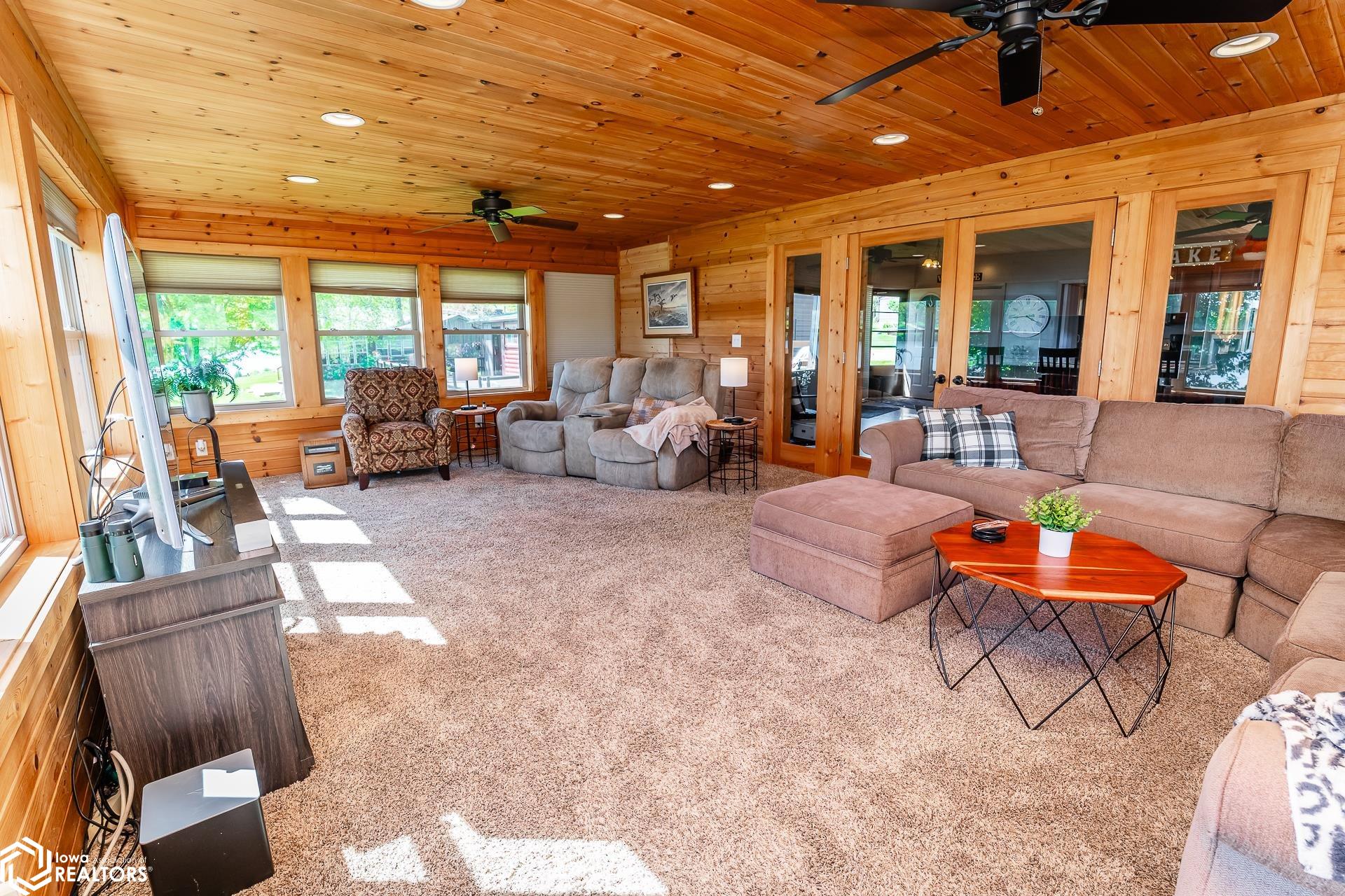 2142 Pine Bend Drive, Garwin, Iowa image 16