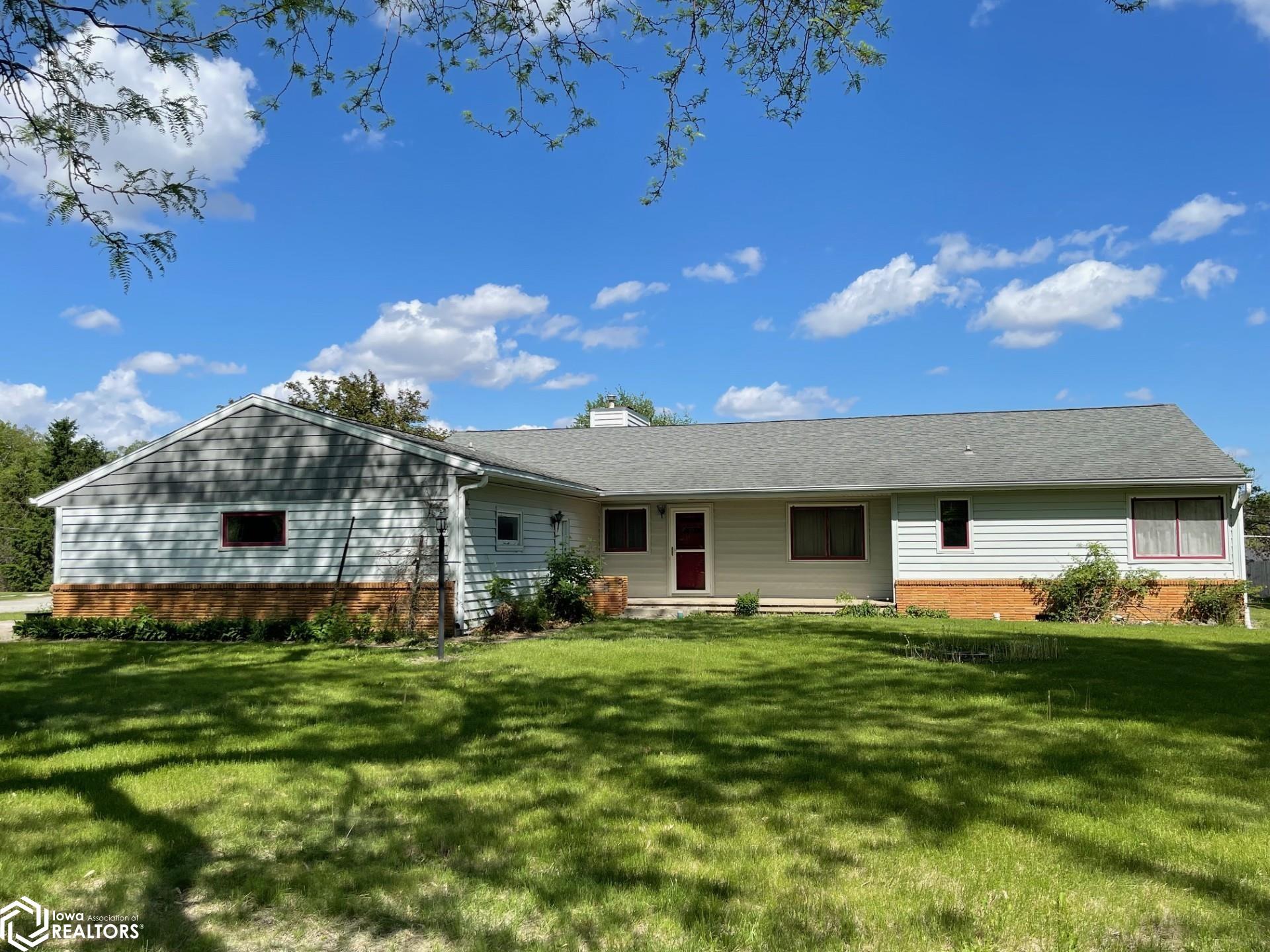 1940 West Street, Grinnell, Iowa image 1