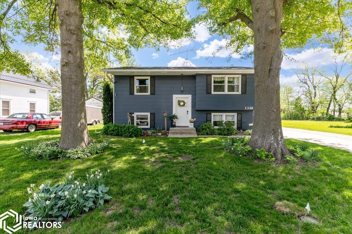 1326 Davis Avenue, Grinnell, Iowa image 1