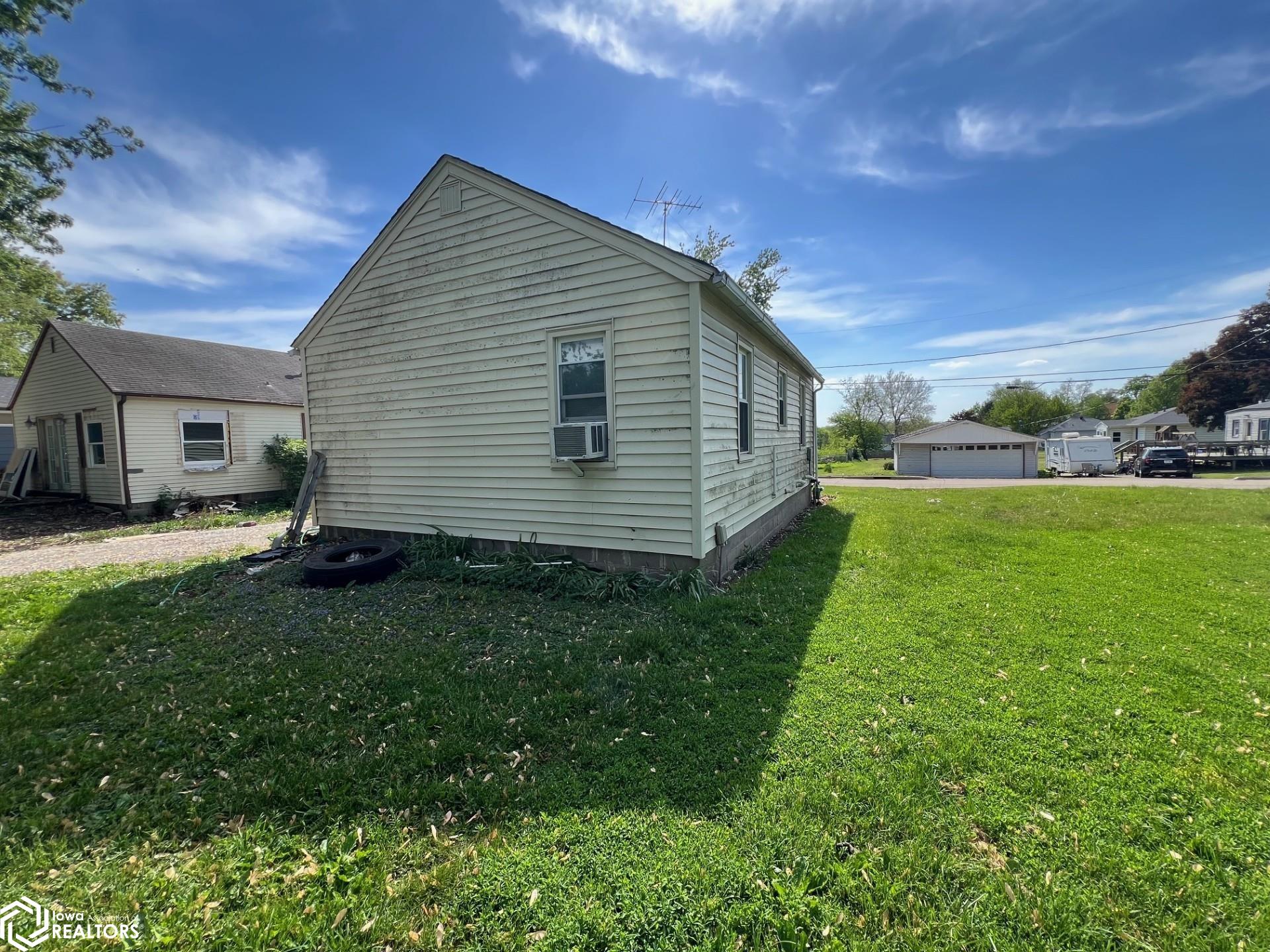 1310 South 1st, Oskaloosa, Iowa image 2