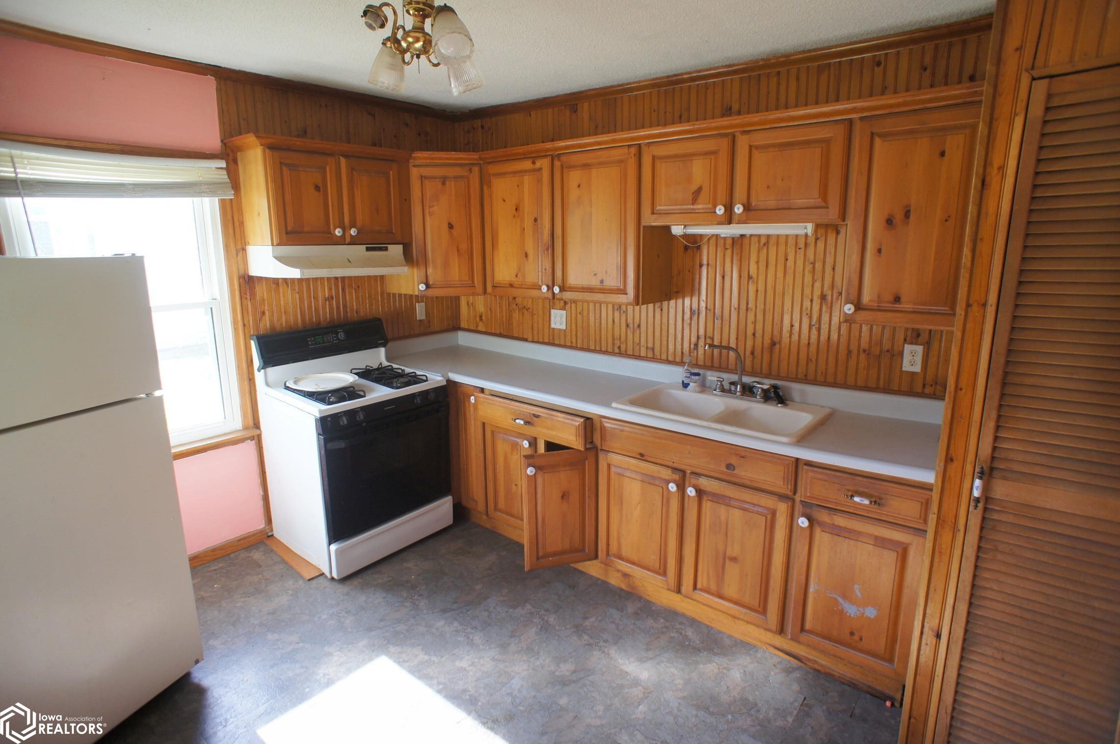 1115 John Street, Webster City, Iowa image 4
