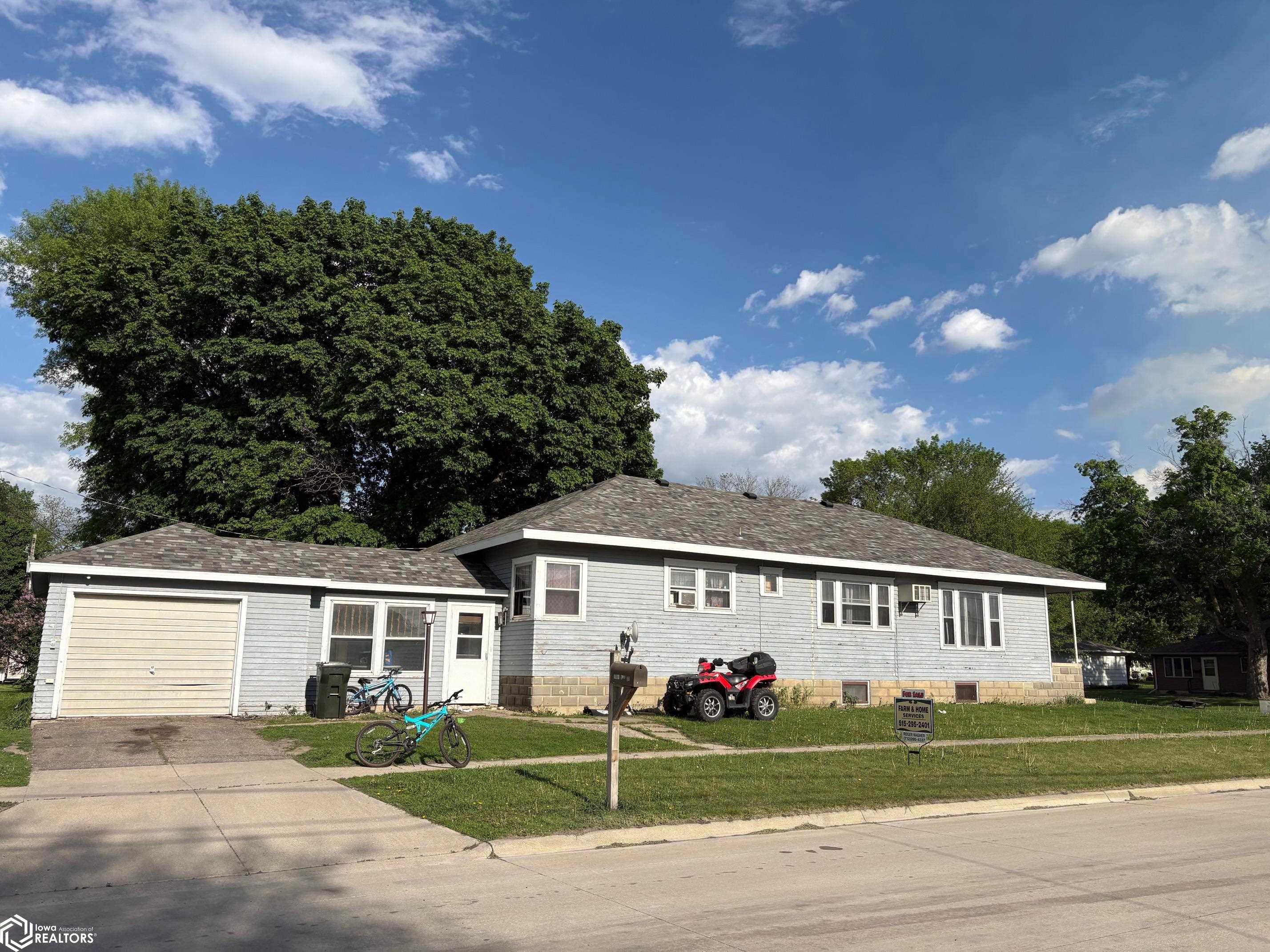 1709 10th Street, Emmetsburg, Iowa image 1