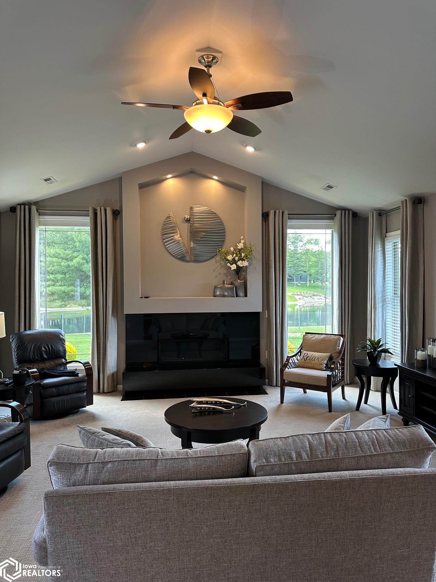 1713 Emerald Drive, Burlington, Iowa image 2