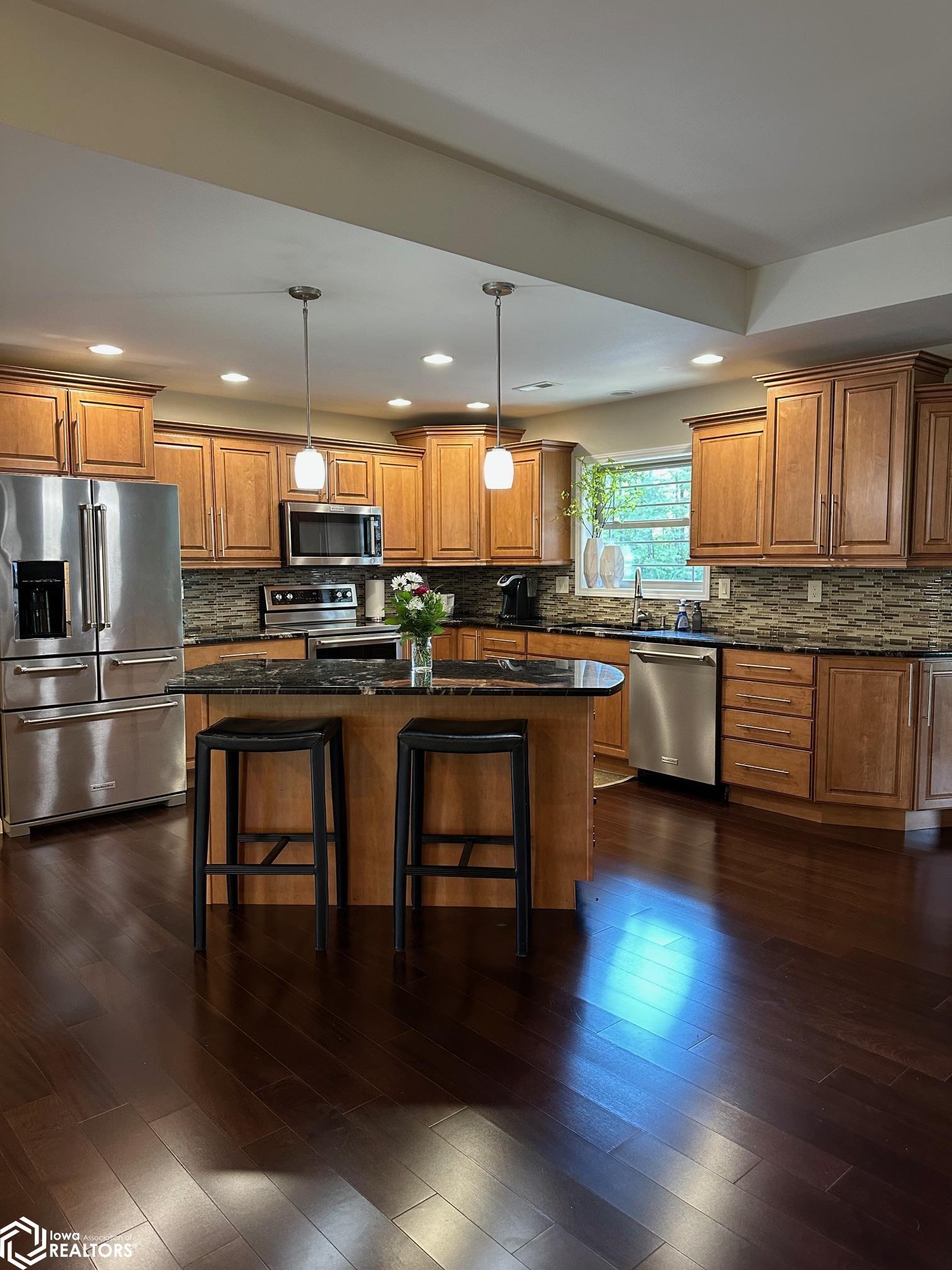 1713 Emerald Drive, Burlington, Iowa image 3
