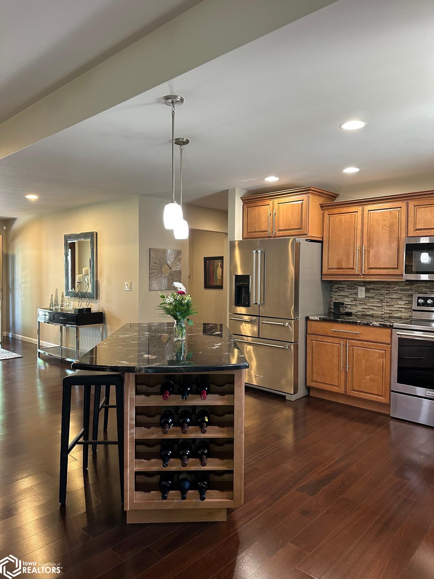 1713 Emerald Drive, Burlington, Iowa image 6