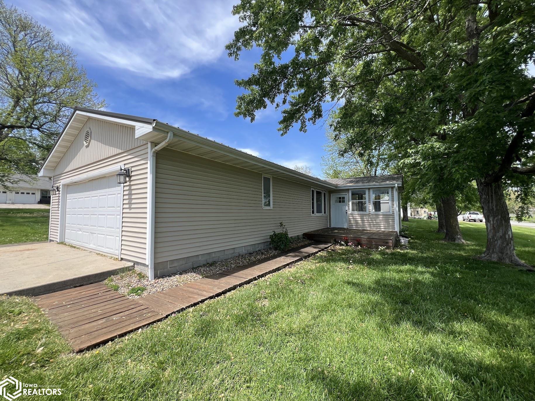 401 NW 4th Street, Decatur, Iowa image 1