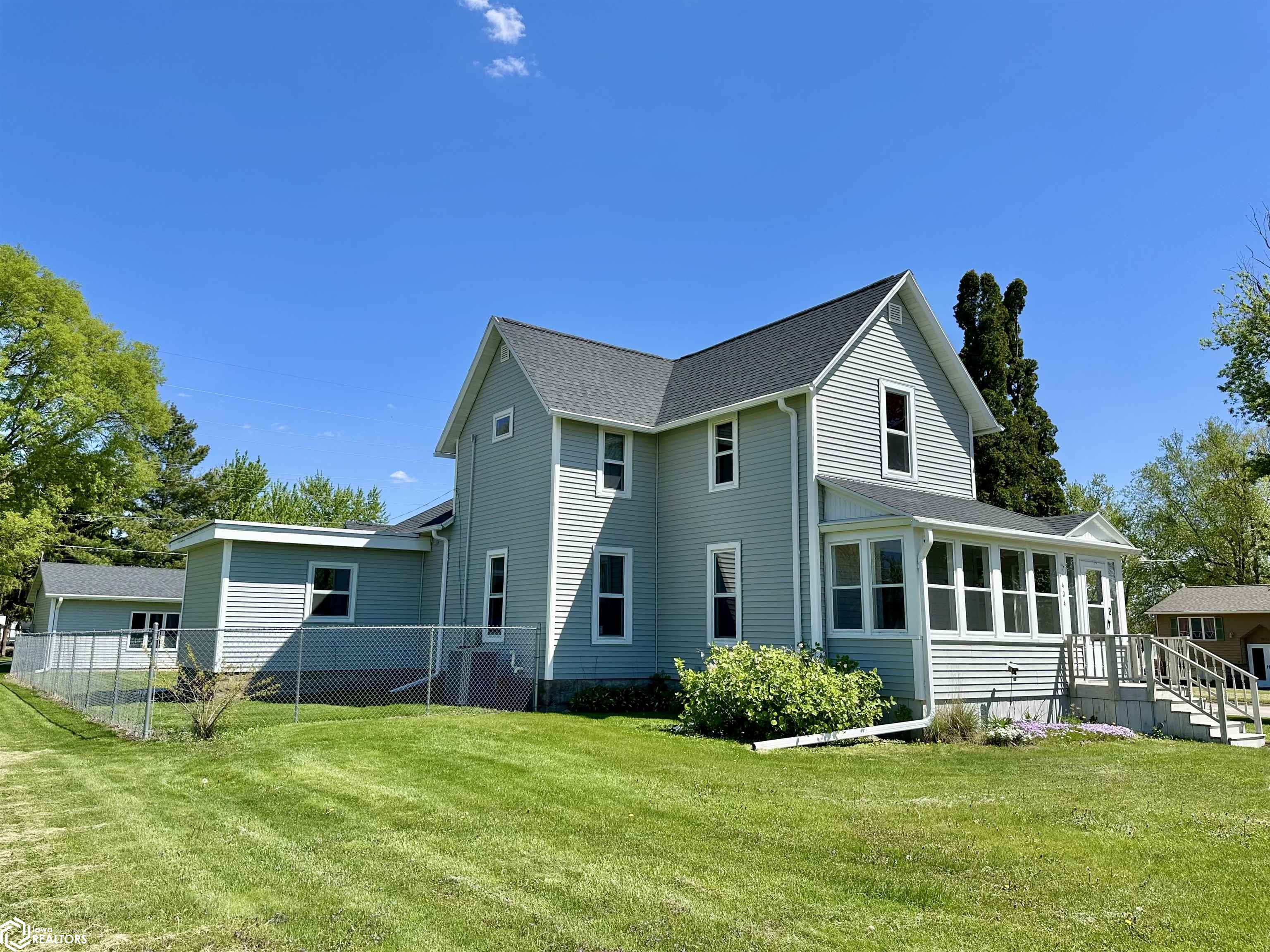 404 Broad Street, Grinnell, Iowa image 1