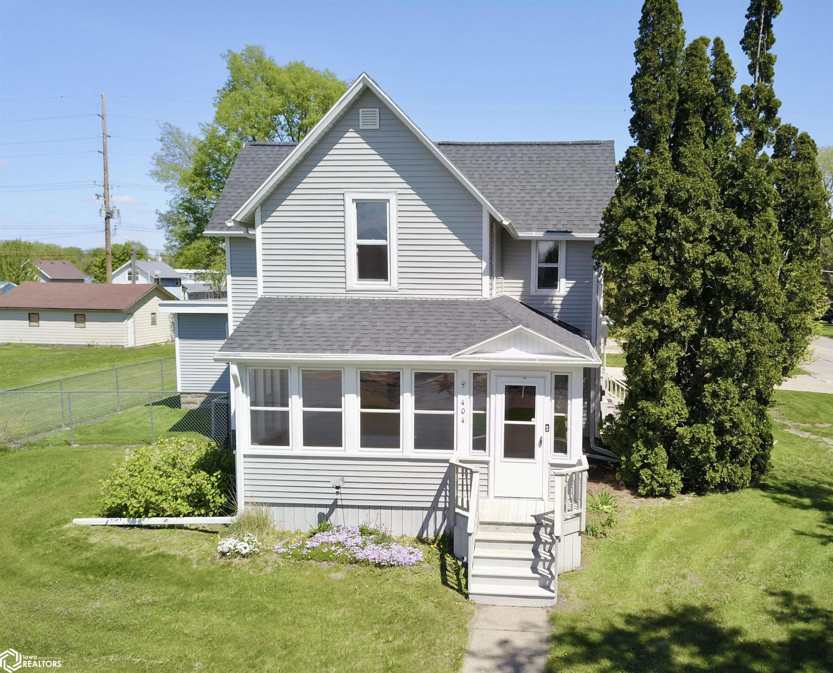 404 Broad Street, Grinnell, Iowa image 2
