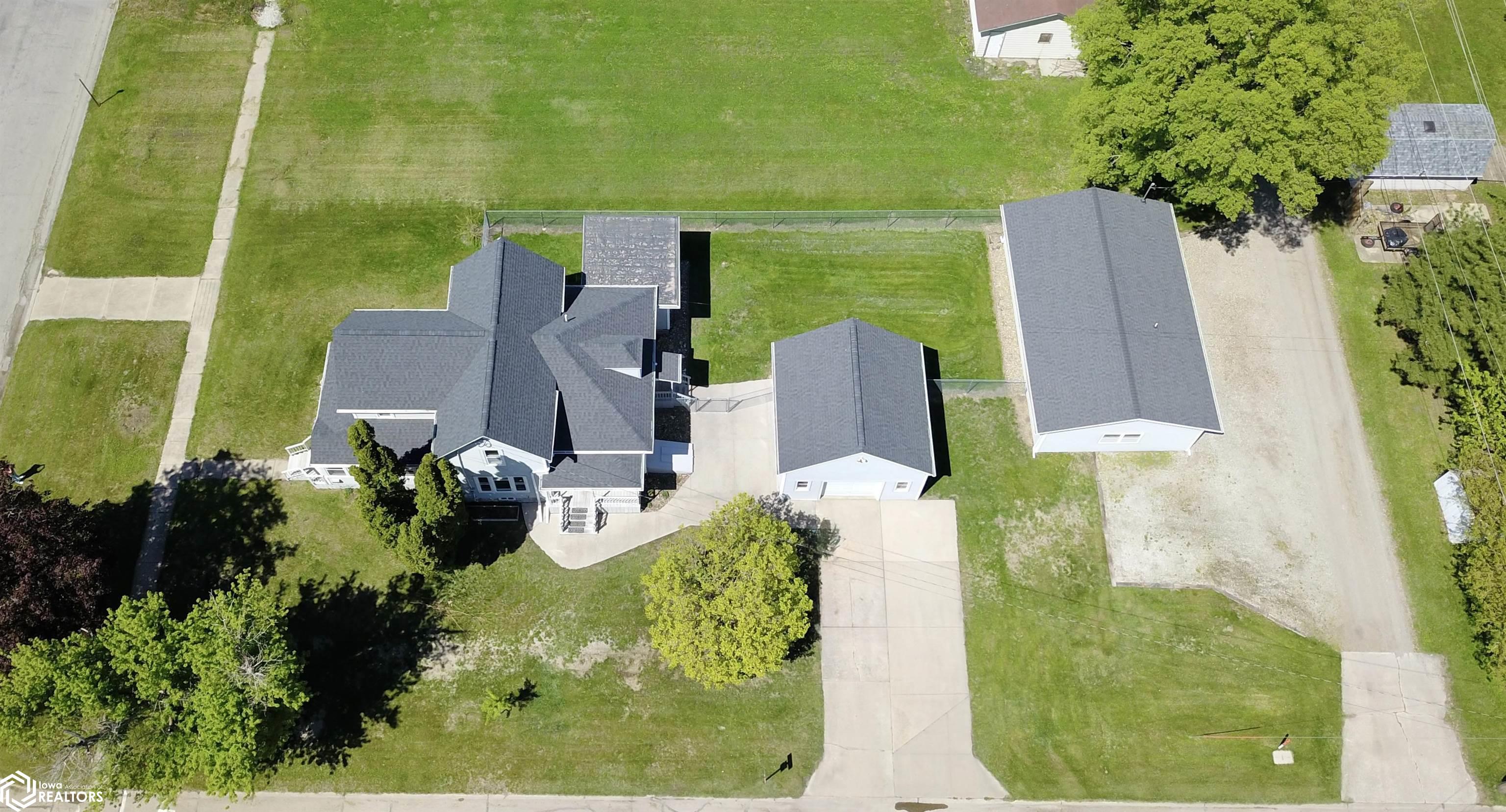 404 Broad Street, Grinnell, Iowa image 3