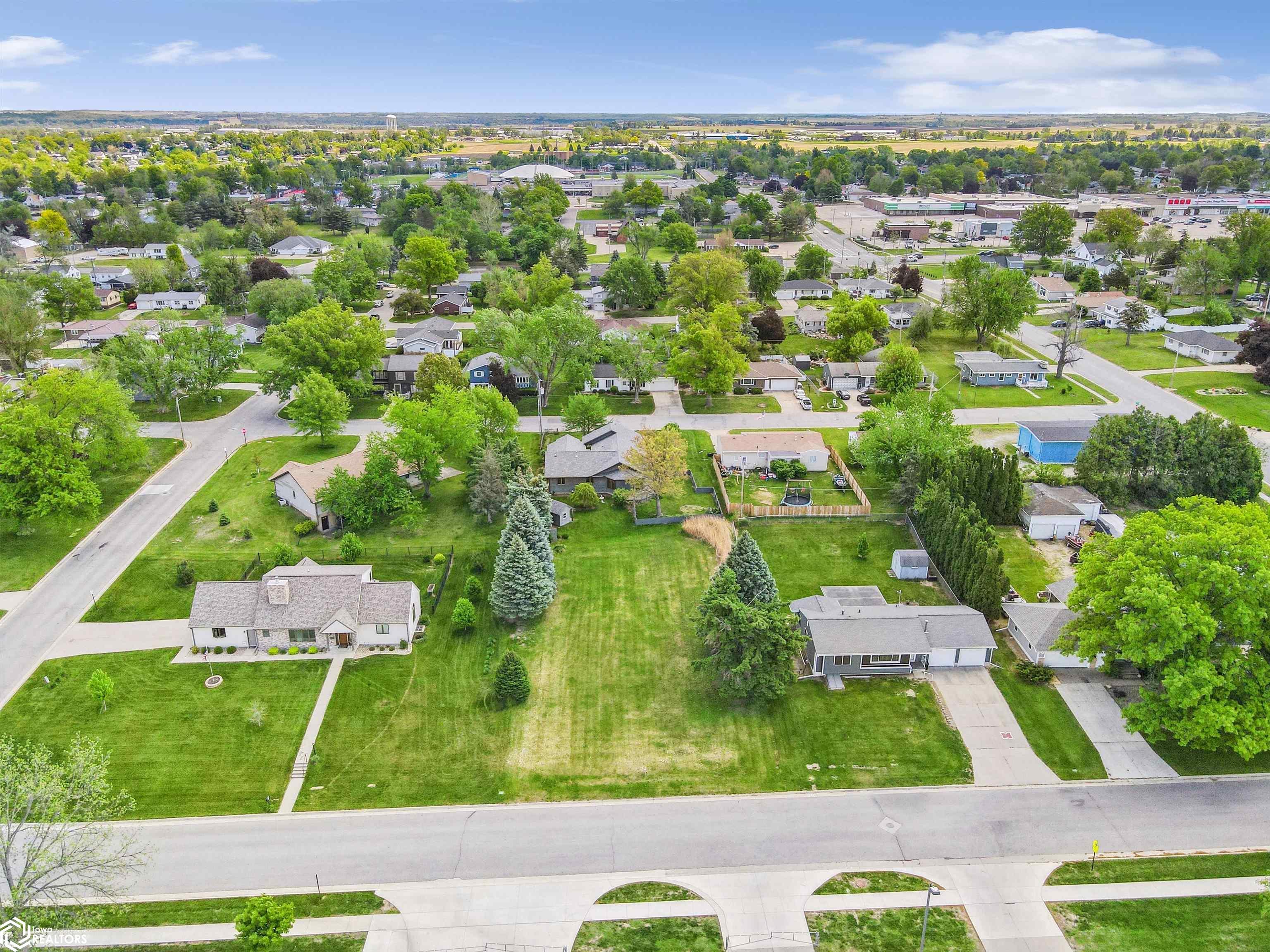 1606 Crestview Drive, Marshalltown, Iowa image 2
