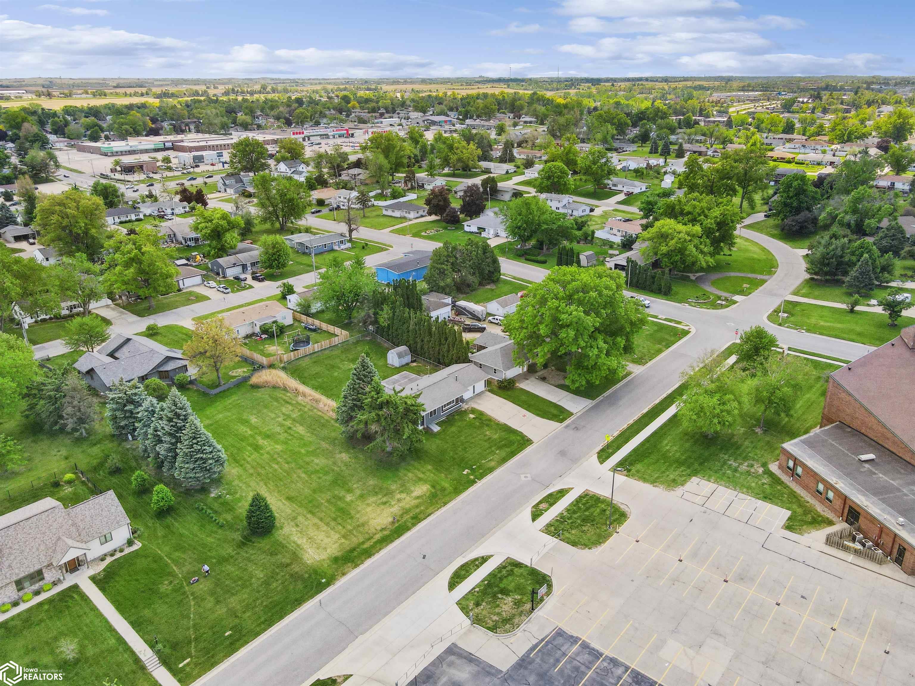 1606 Crestview Drive, Marshalltown, Iowa image 3
