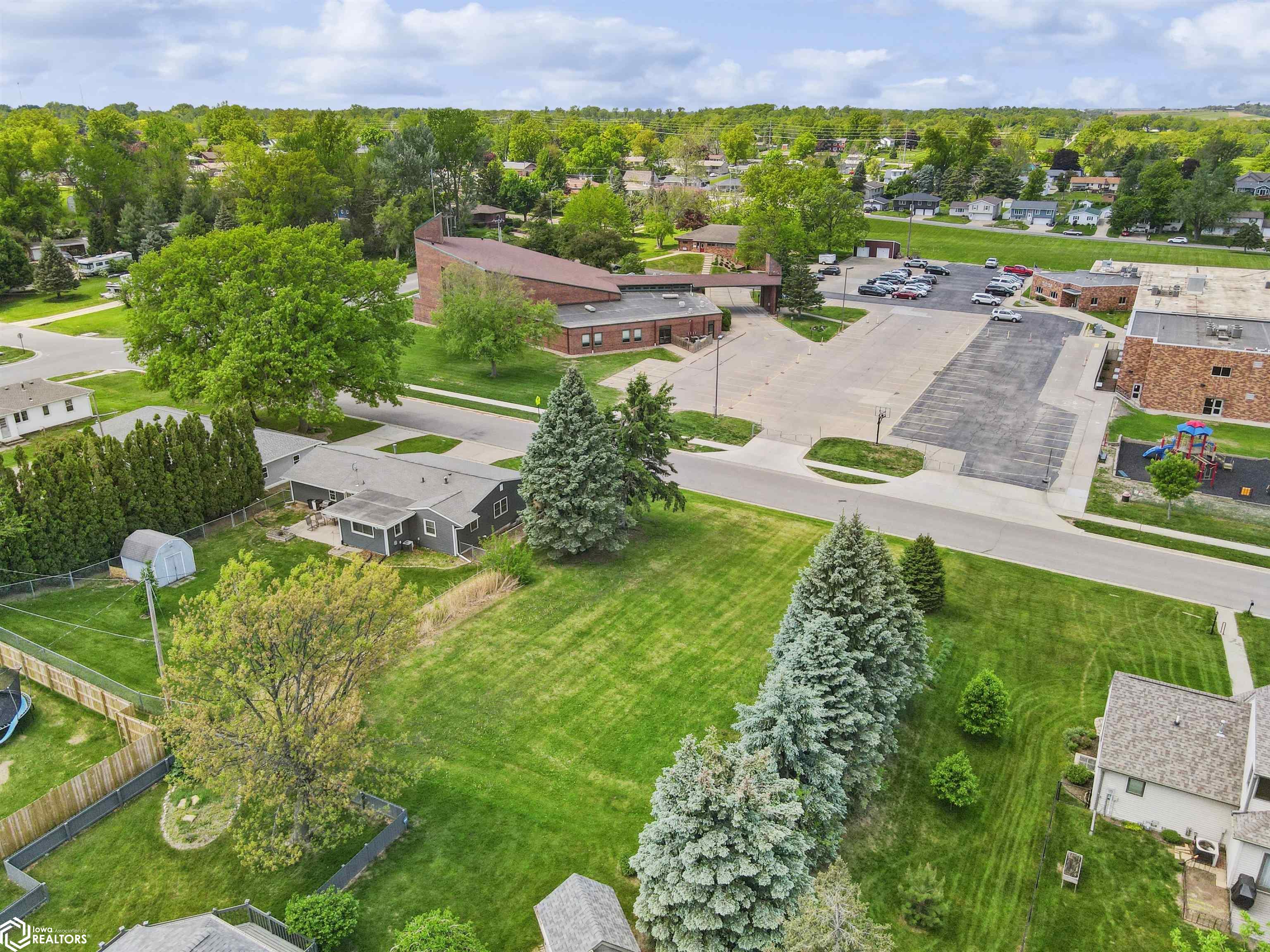 1606 Crestview Drive, Marshalltown, Iowa image 4