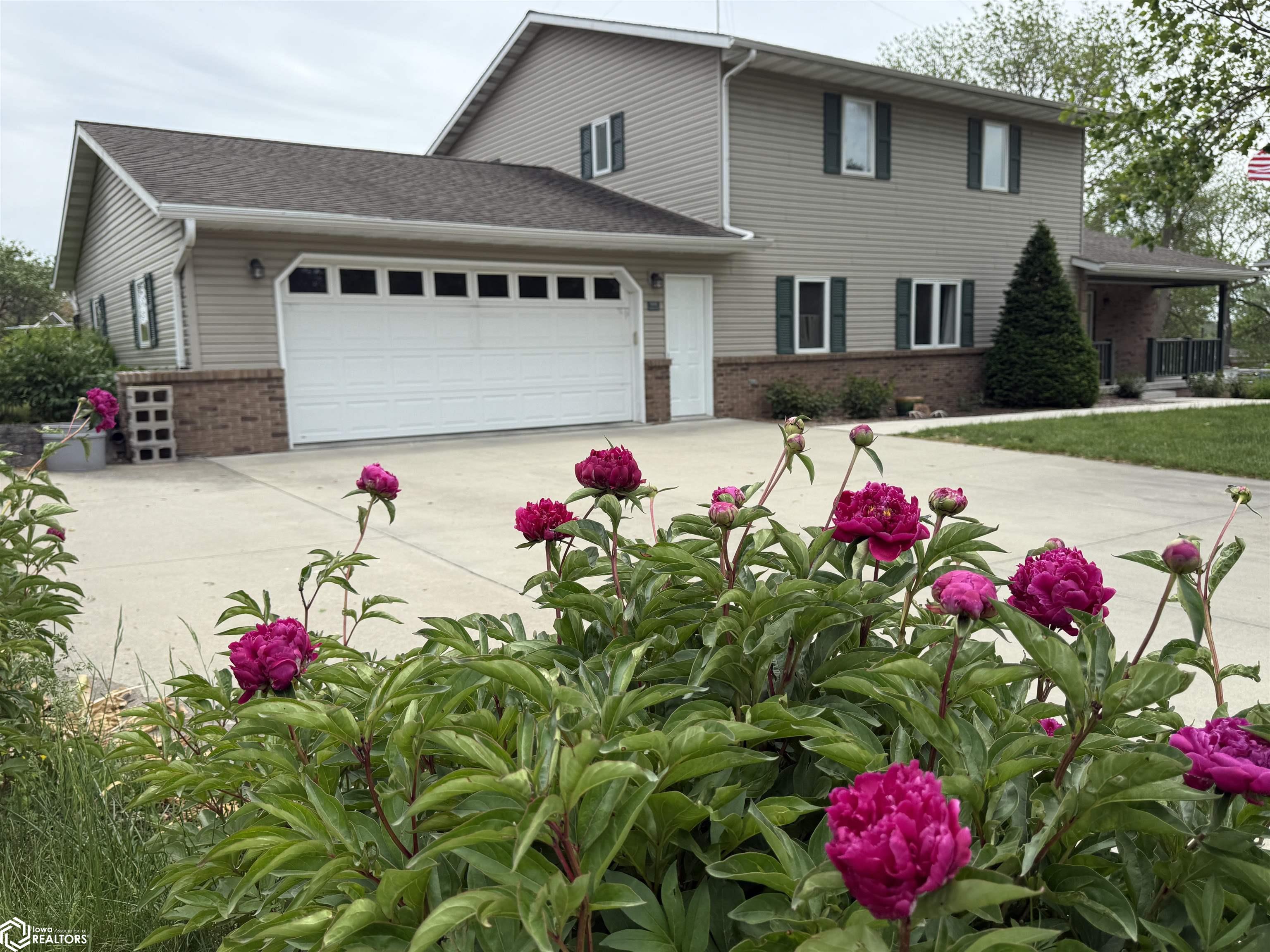 900 Grove Ave. Avenue, Corning, Iowa image 1