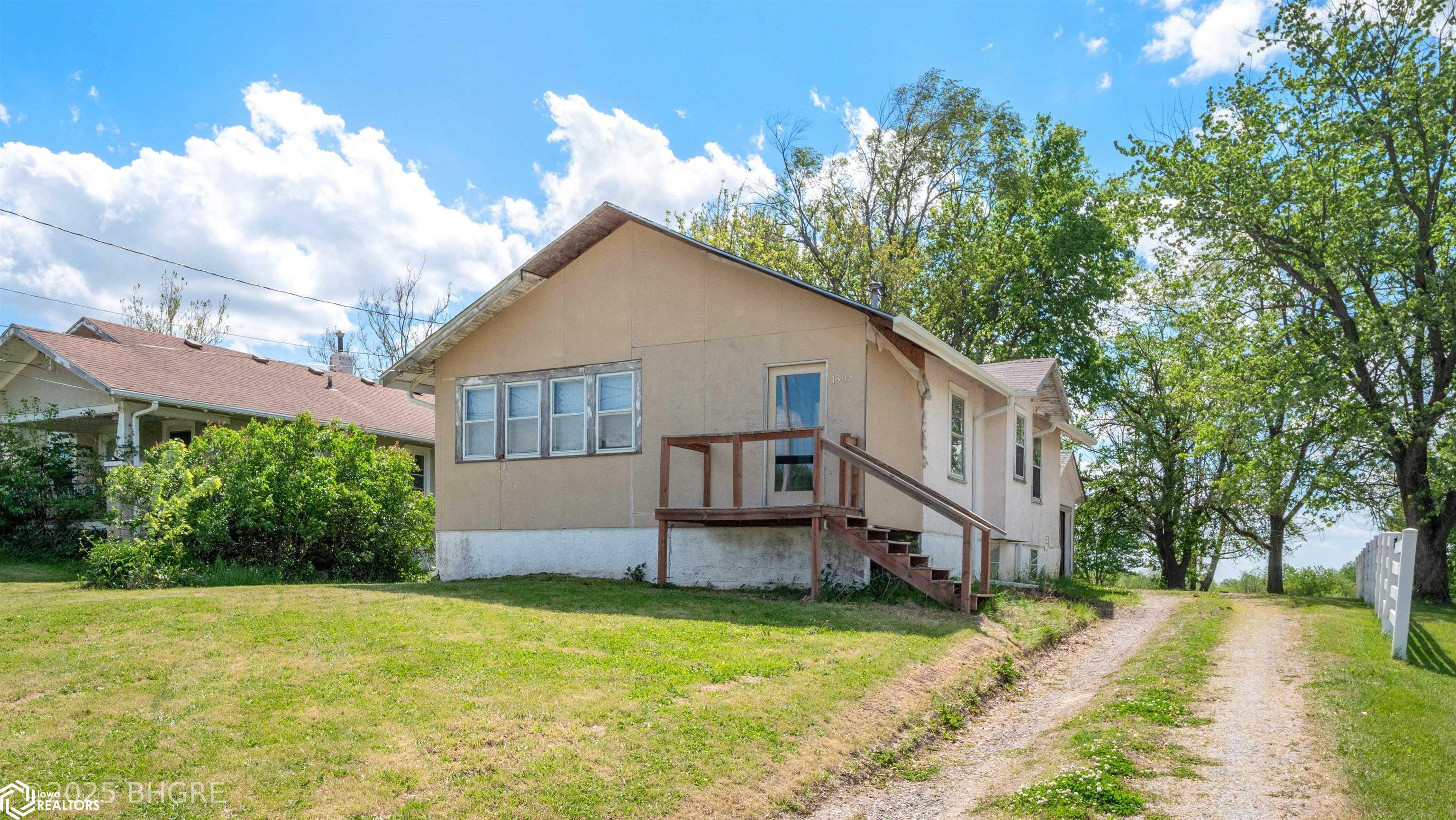 1305 N 7th Street, Chariton, Iowa image 1