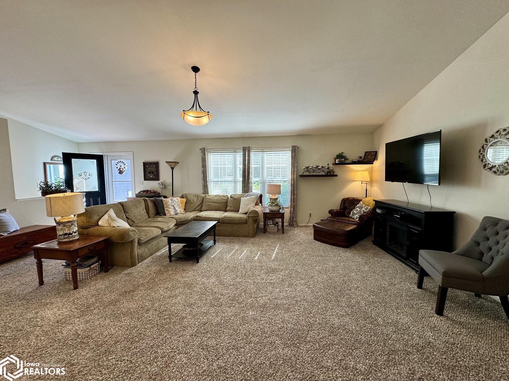 2601 S 14th Street, Burlington, Iowa image 3