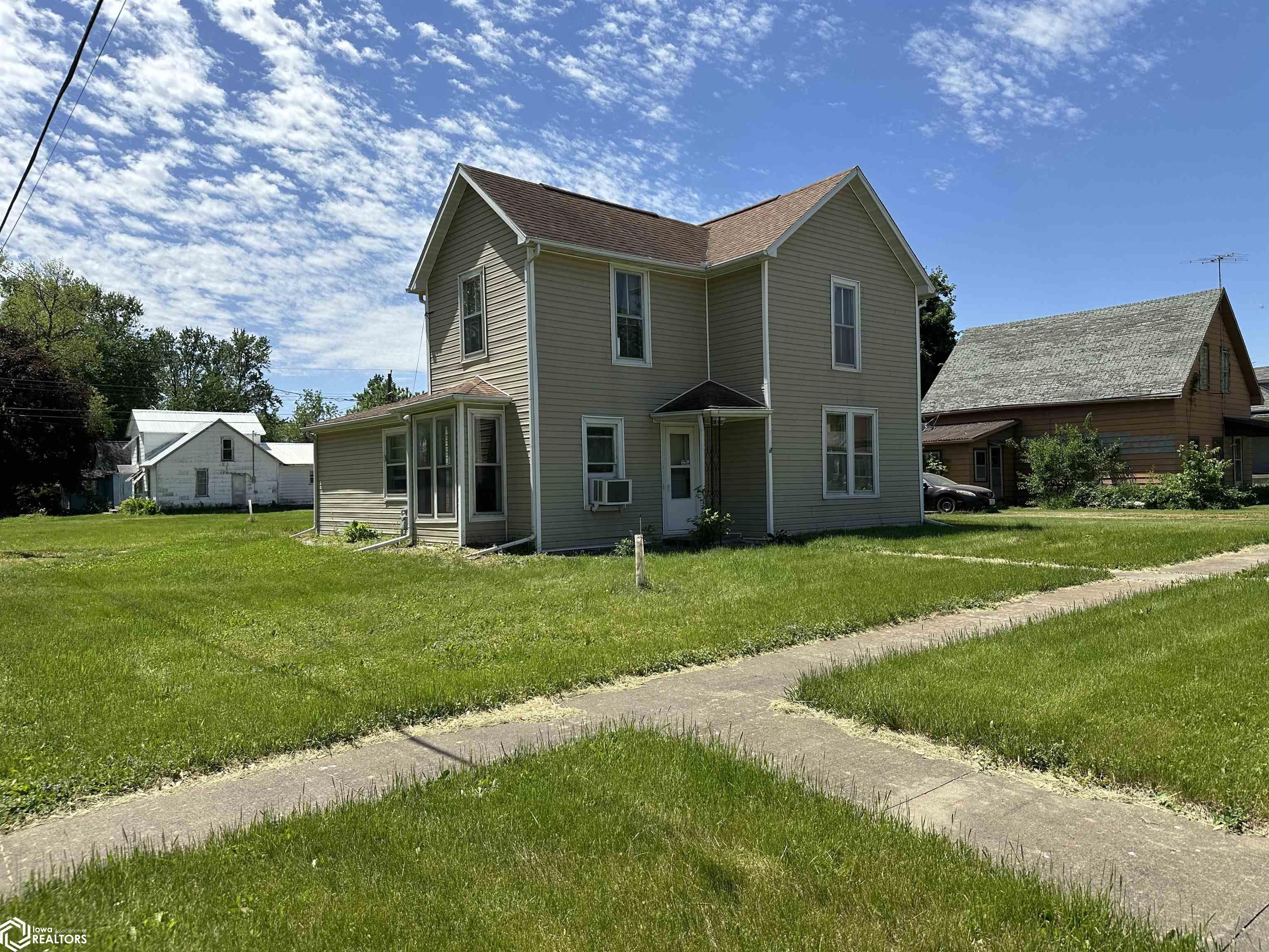 210 E Center Street, Winfield, Iowa image 1
