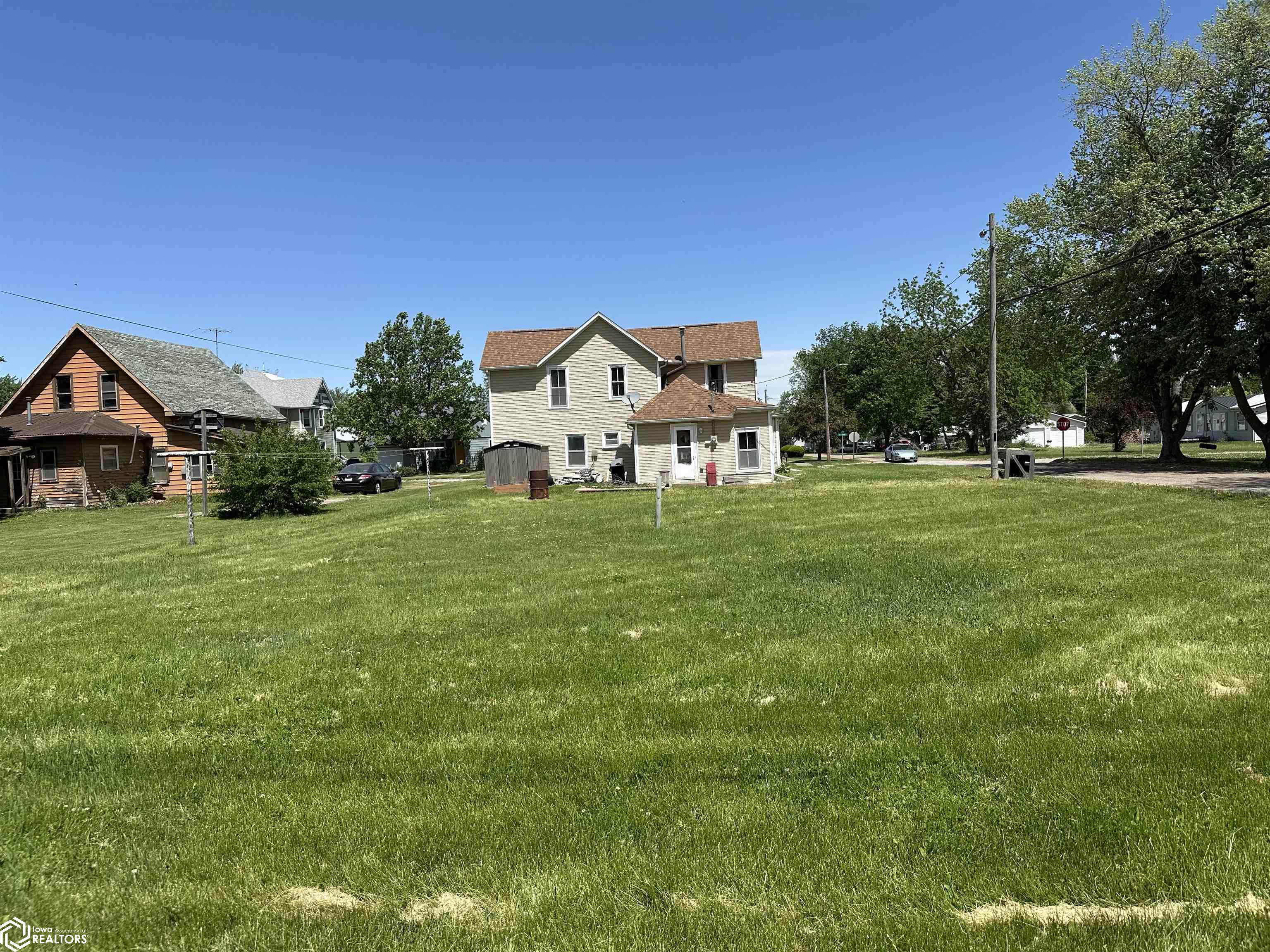 210 E Center Street, Winfield, Iowa image 2