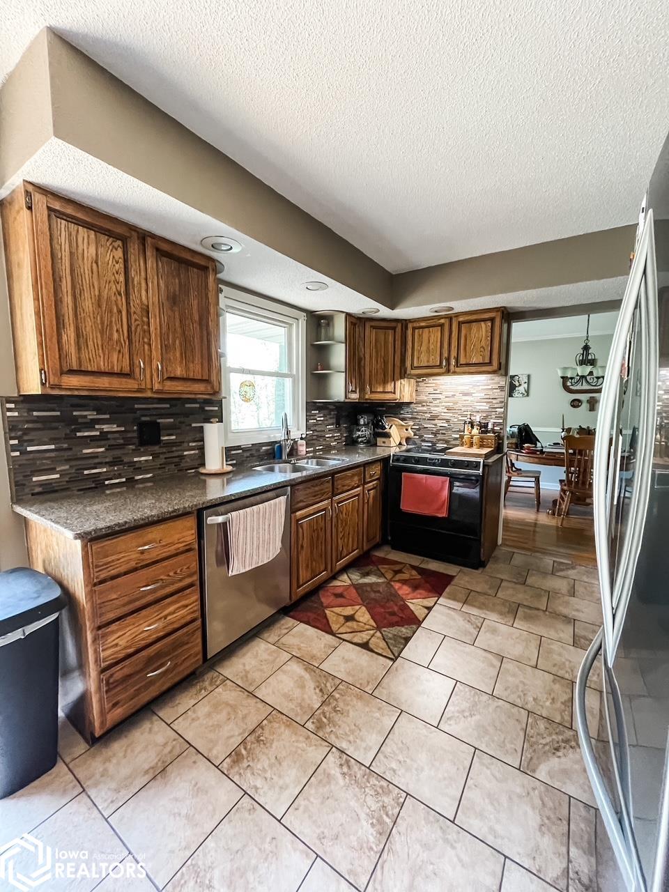 11781 Northview Drive, Burlington, Iowa image 2