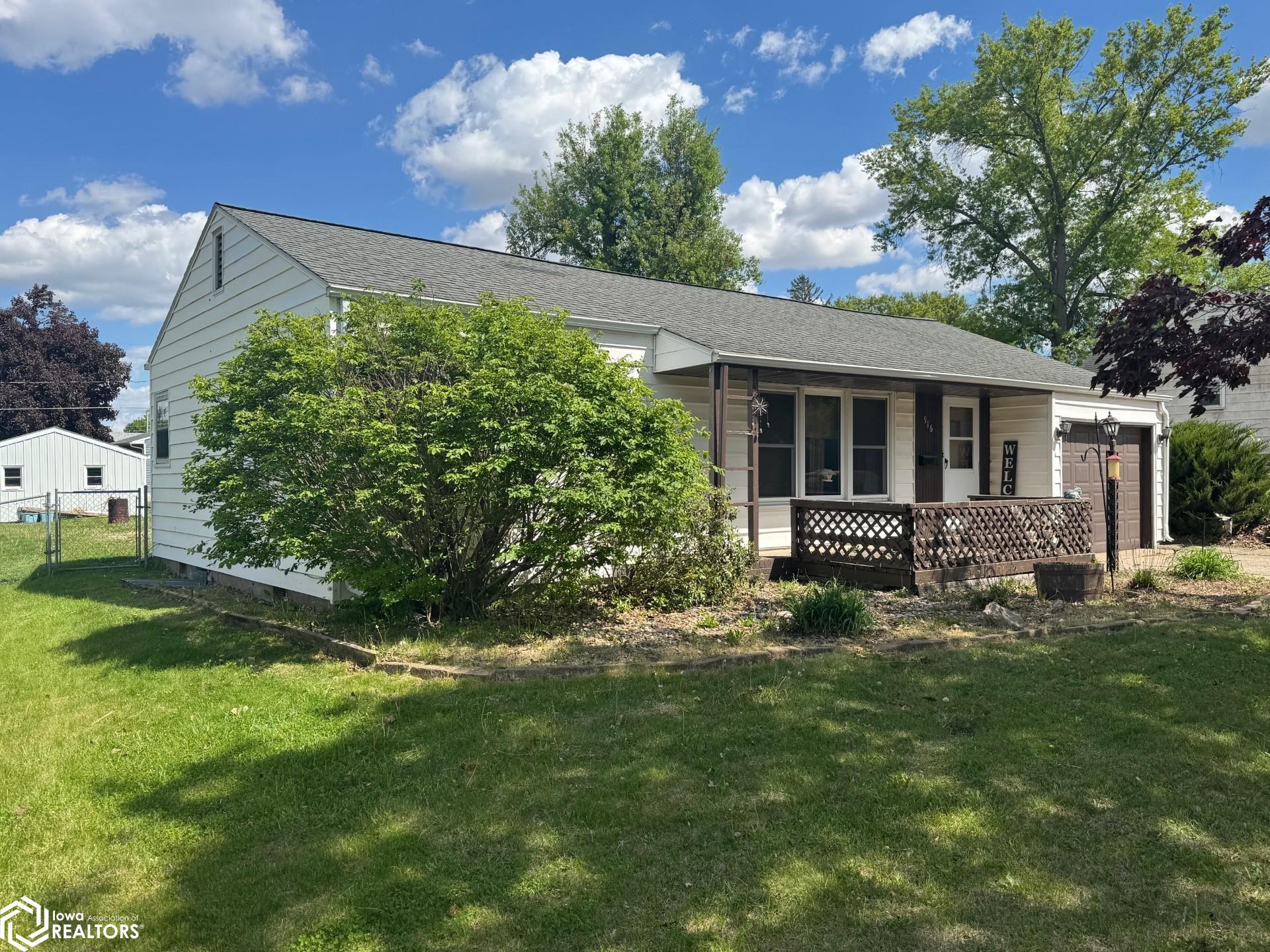 916 S 8th Avenue, Marshalltown, Iowa image 2