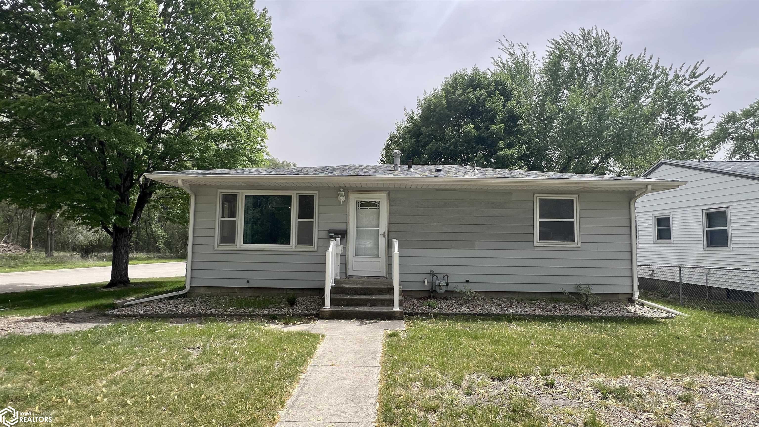 1031 10th Street, Mason City, Iowa image 2