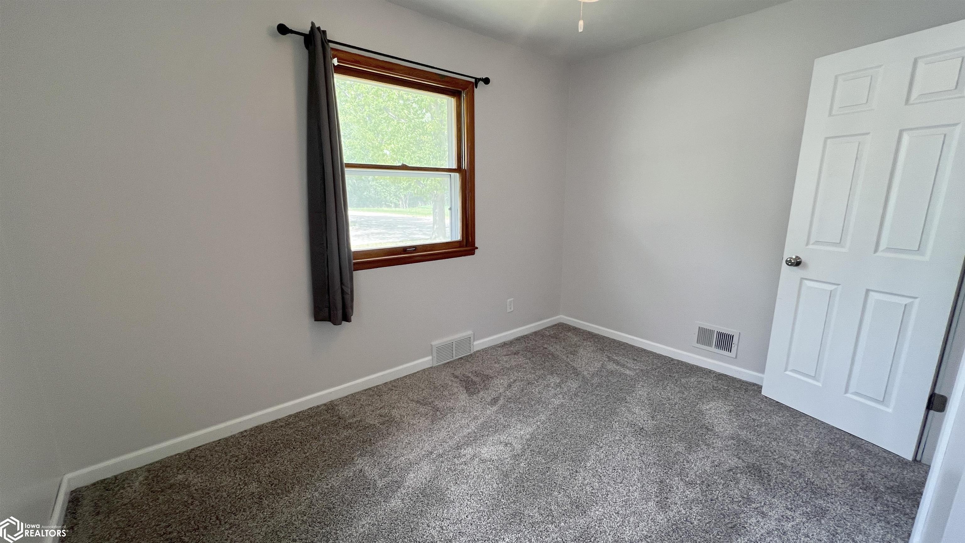 1031 10th Street, Mason City, Iowa image 14