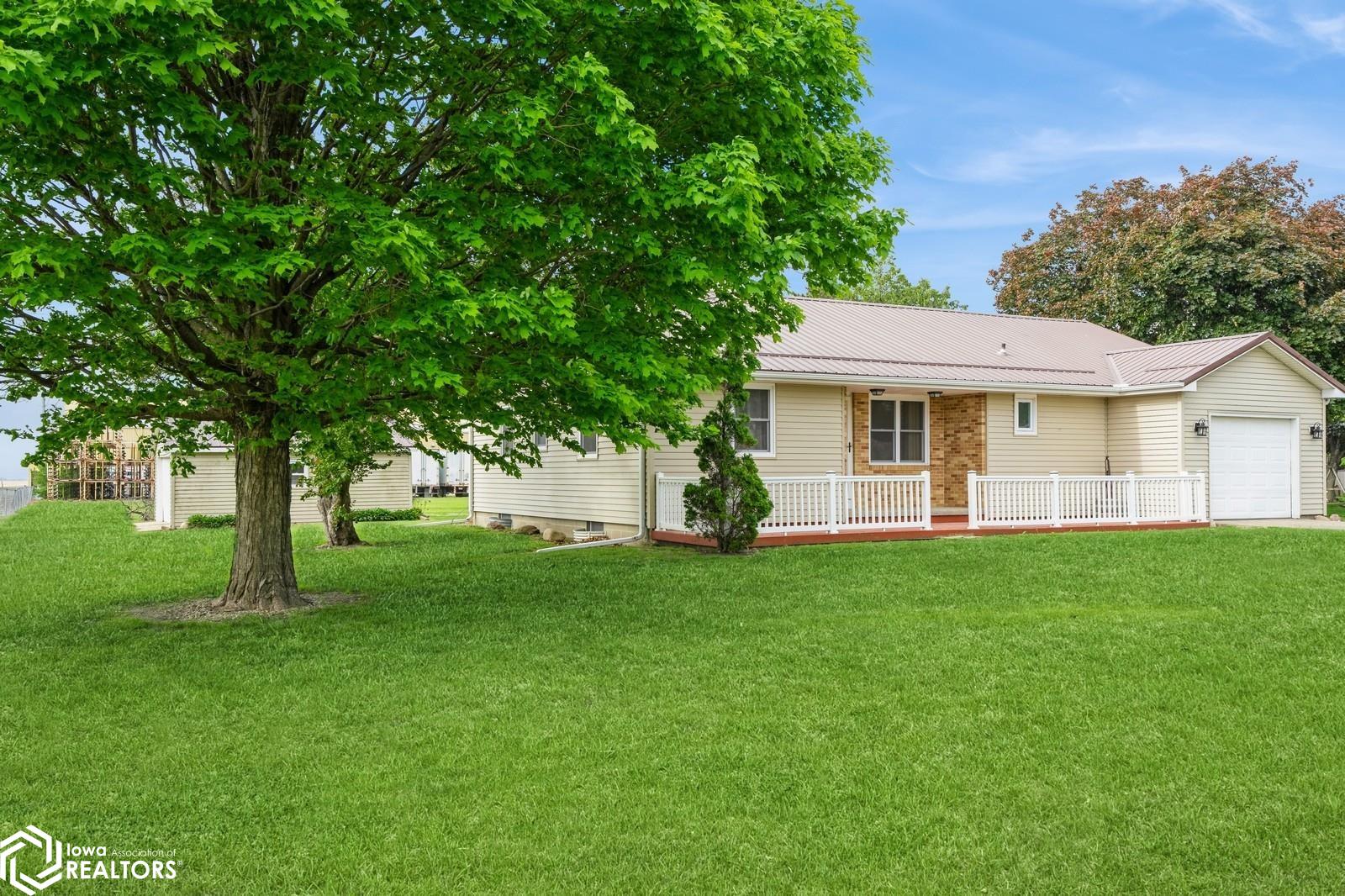110 Sunnyside Drive, Montezuma, Iowa image 2